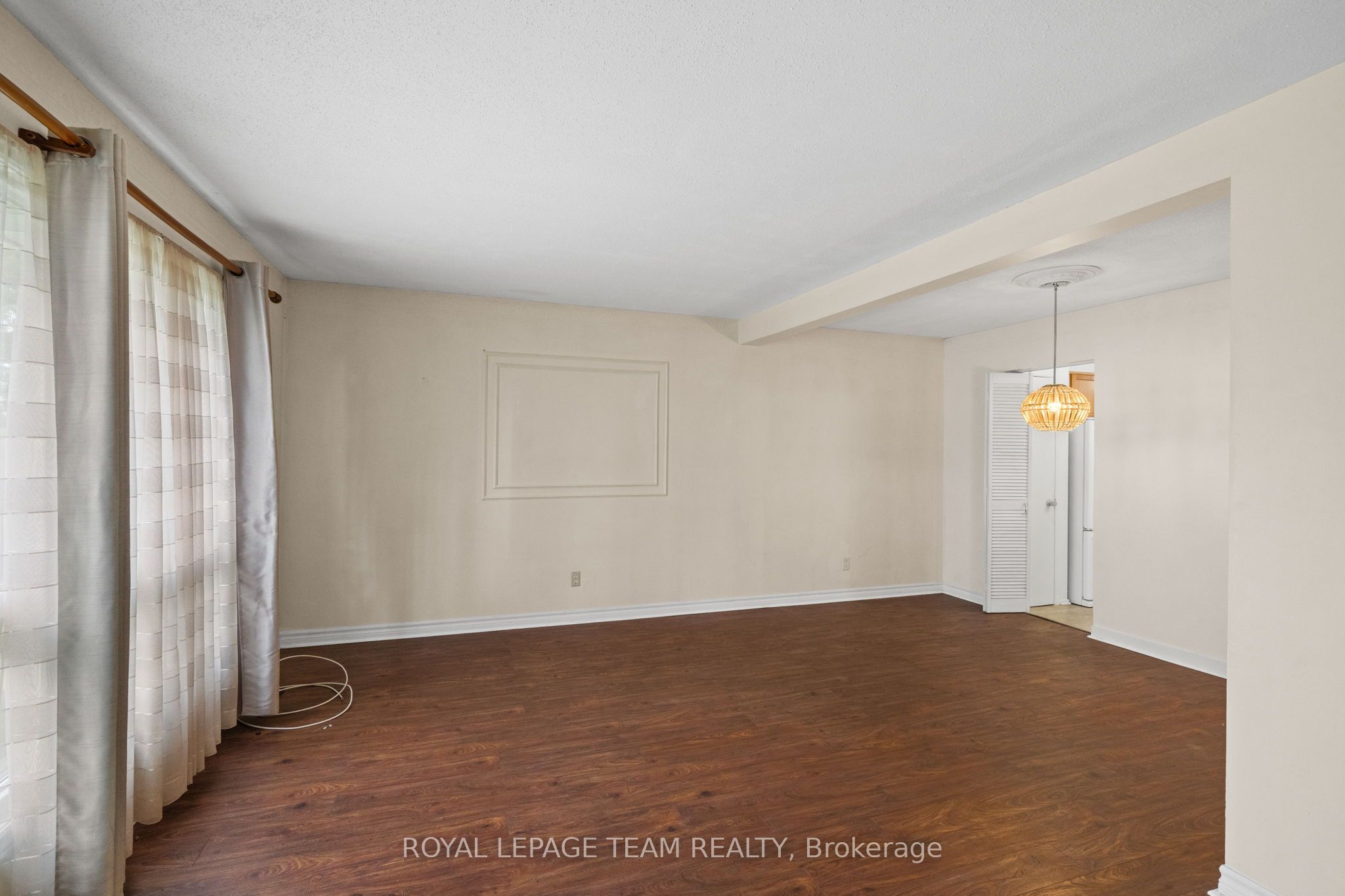 73 Foxfield Drive E Property Photo 17