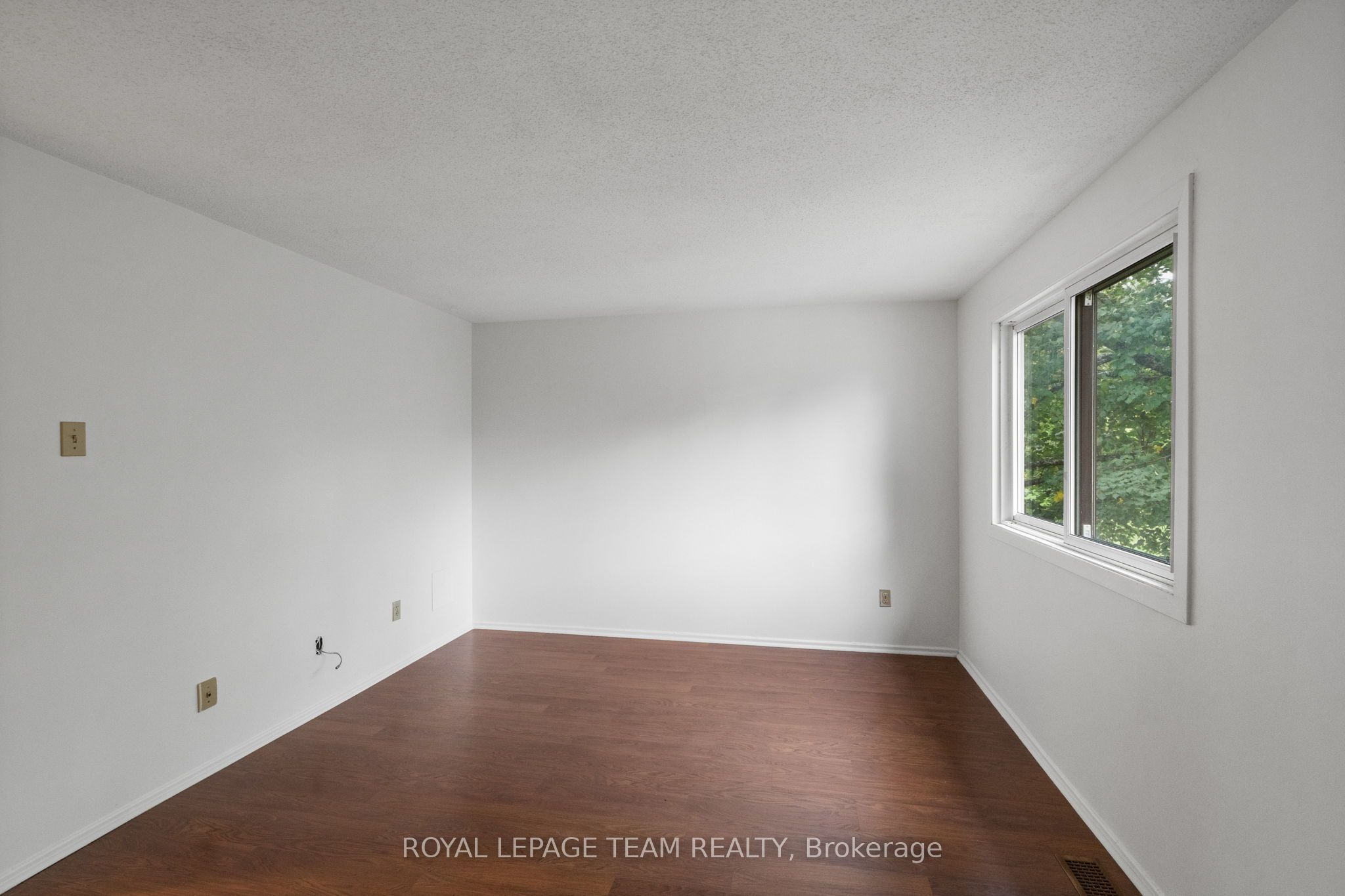 73 Foxfield Drive E Property Photo 21