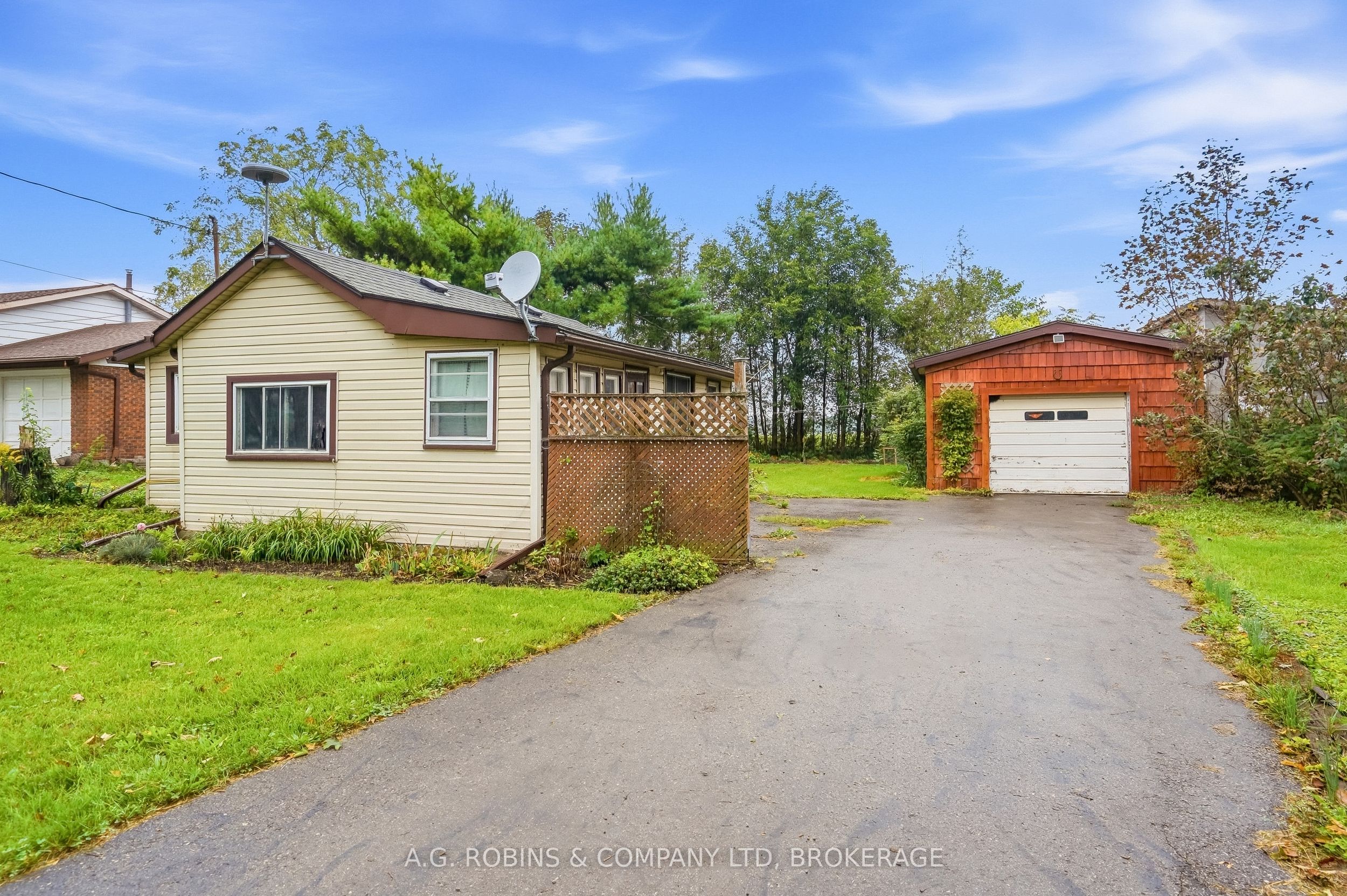 12040 Lakeshore Road Property Photo 2