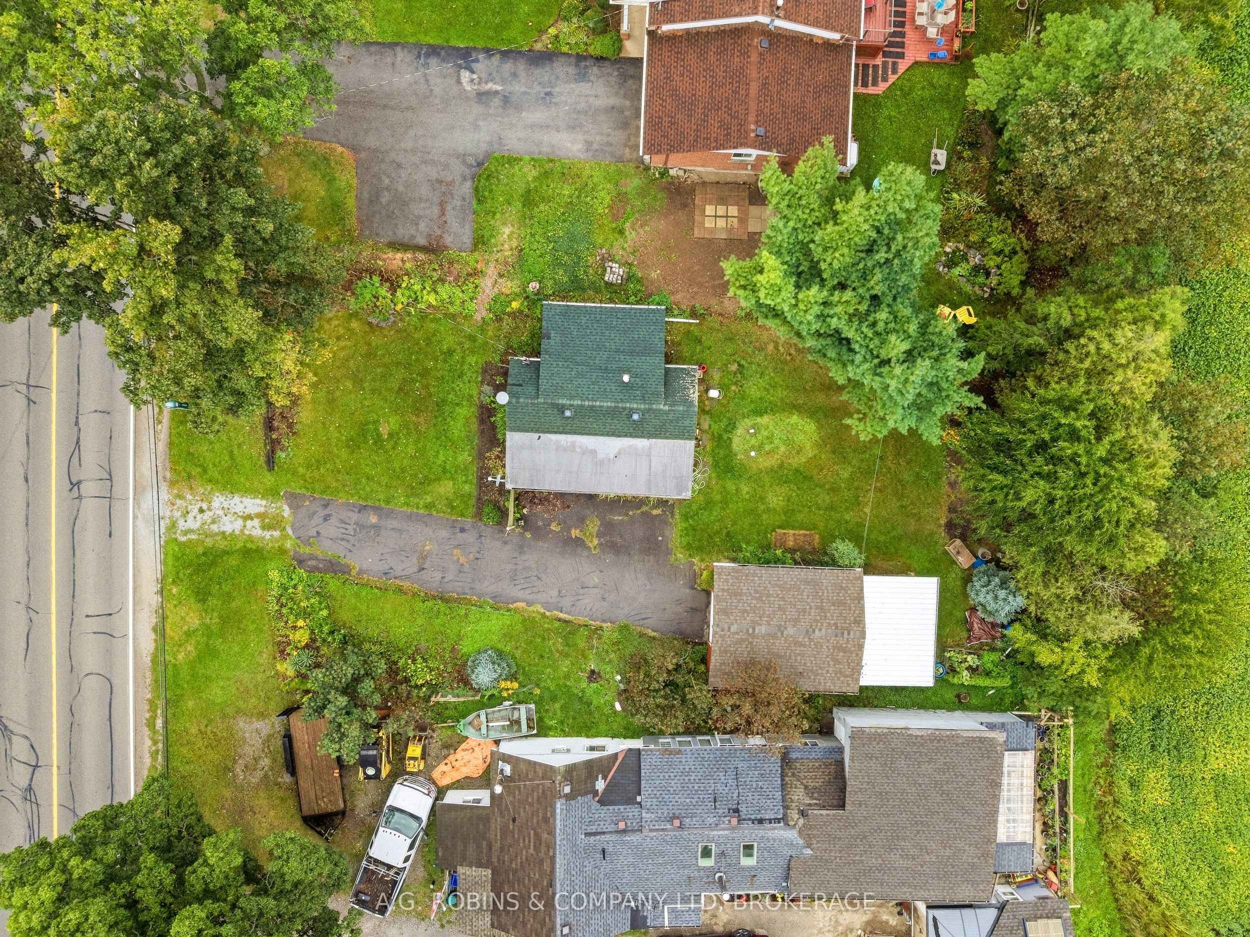 12040 Lakeshore Road Property Photo 5