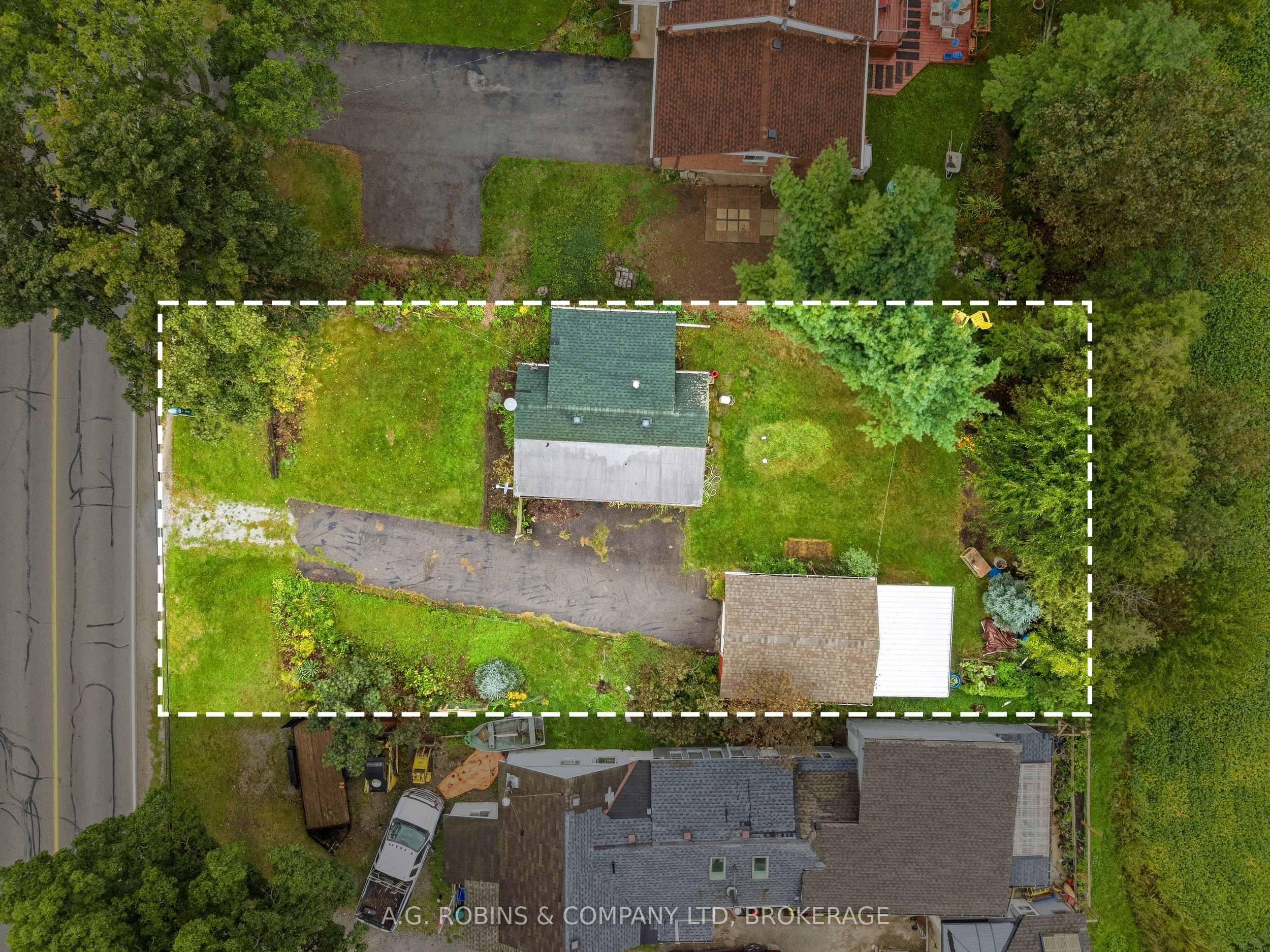 12040 Lakeshore Road Property Photo 6