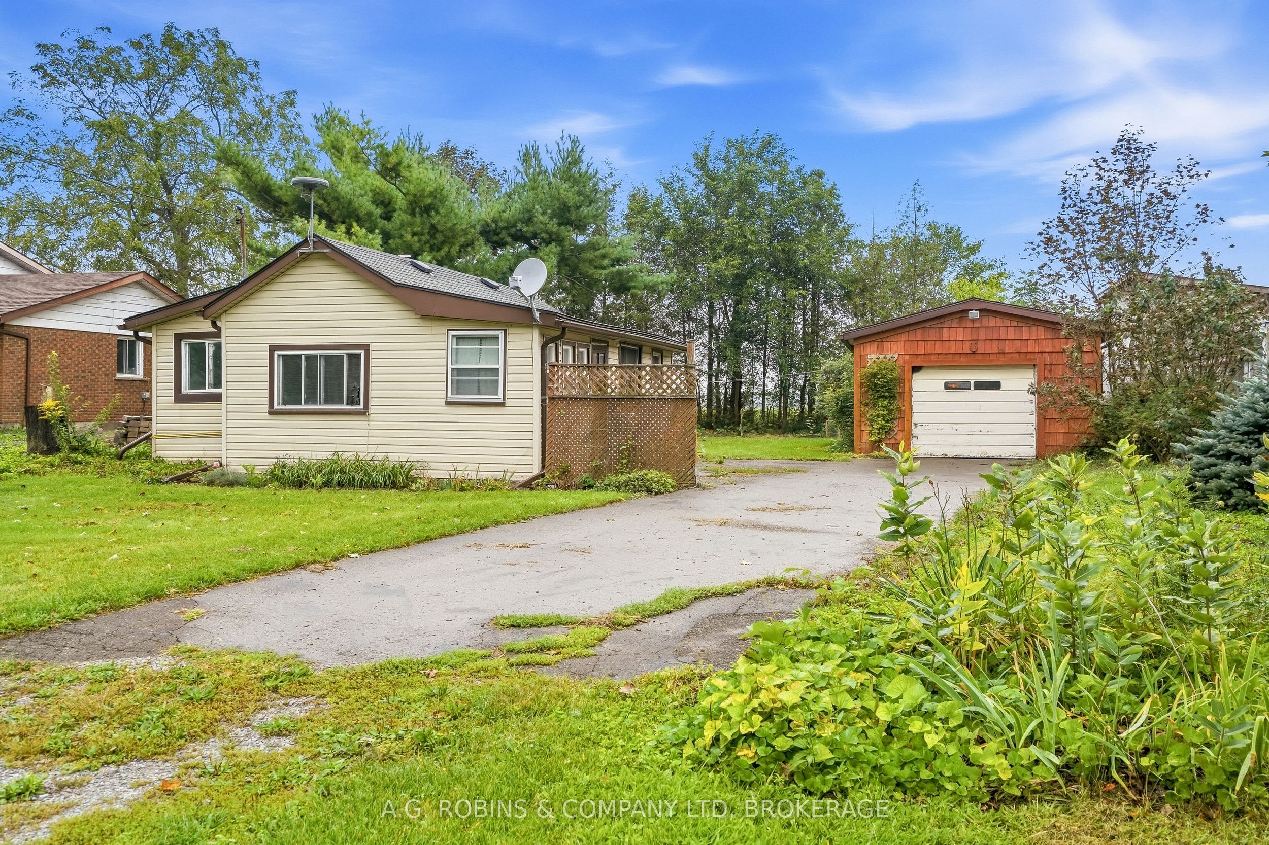 12040 Lakeshore Road Property Photo 10
