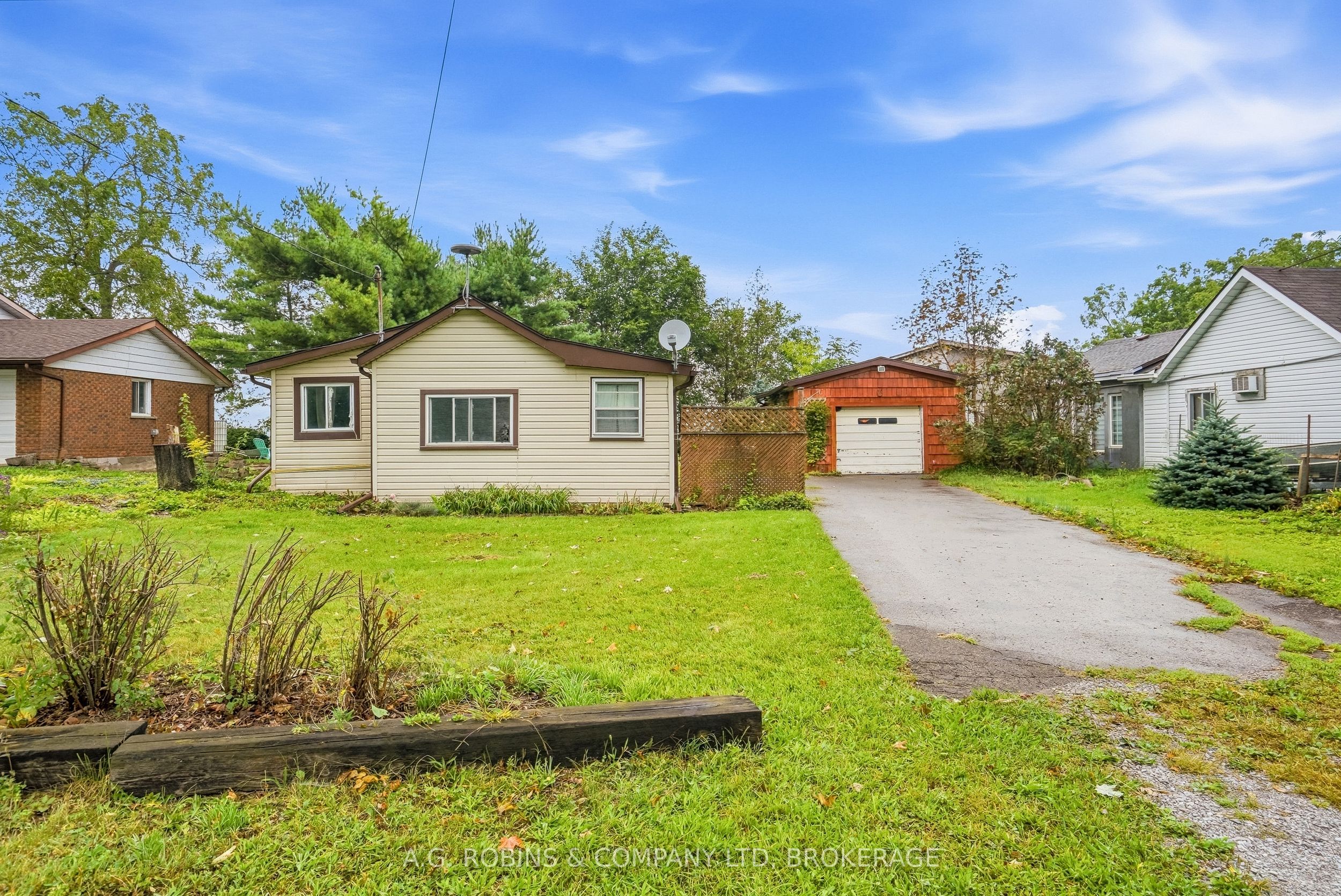 12040 Lakeshore Road Property Photo 11