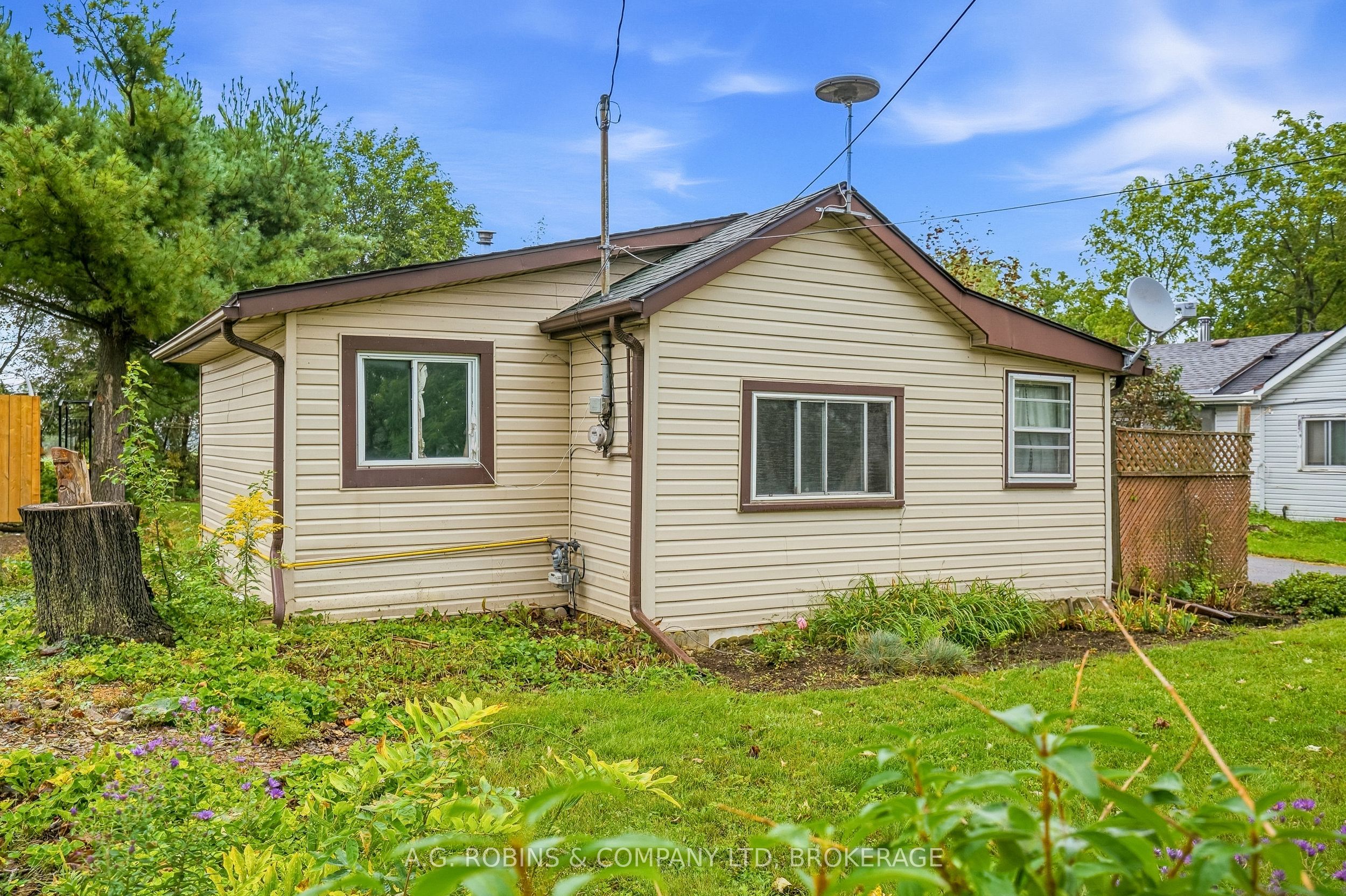 12040 Lakeshore Road Property Photo 12