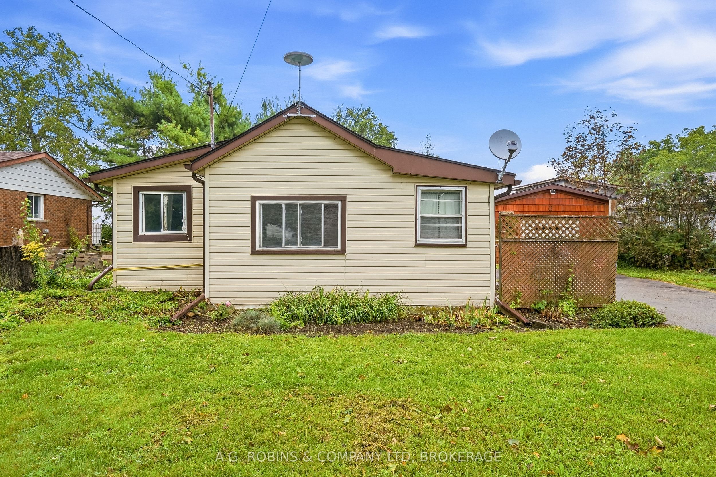 12040 Lakeshore Road Property Photo 13
