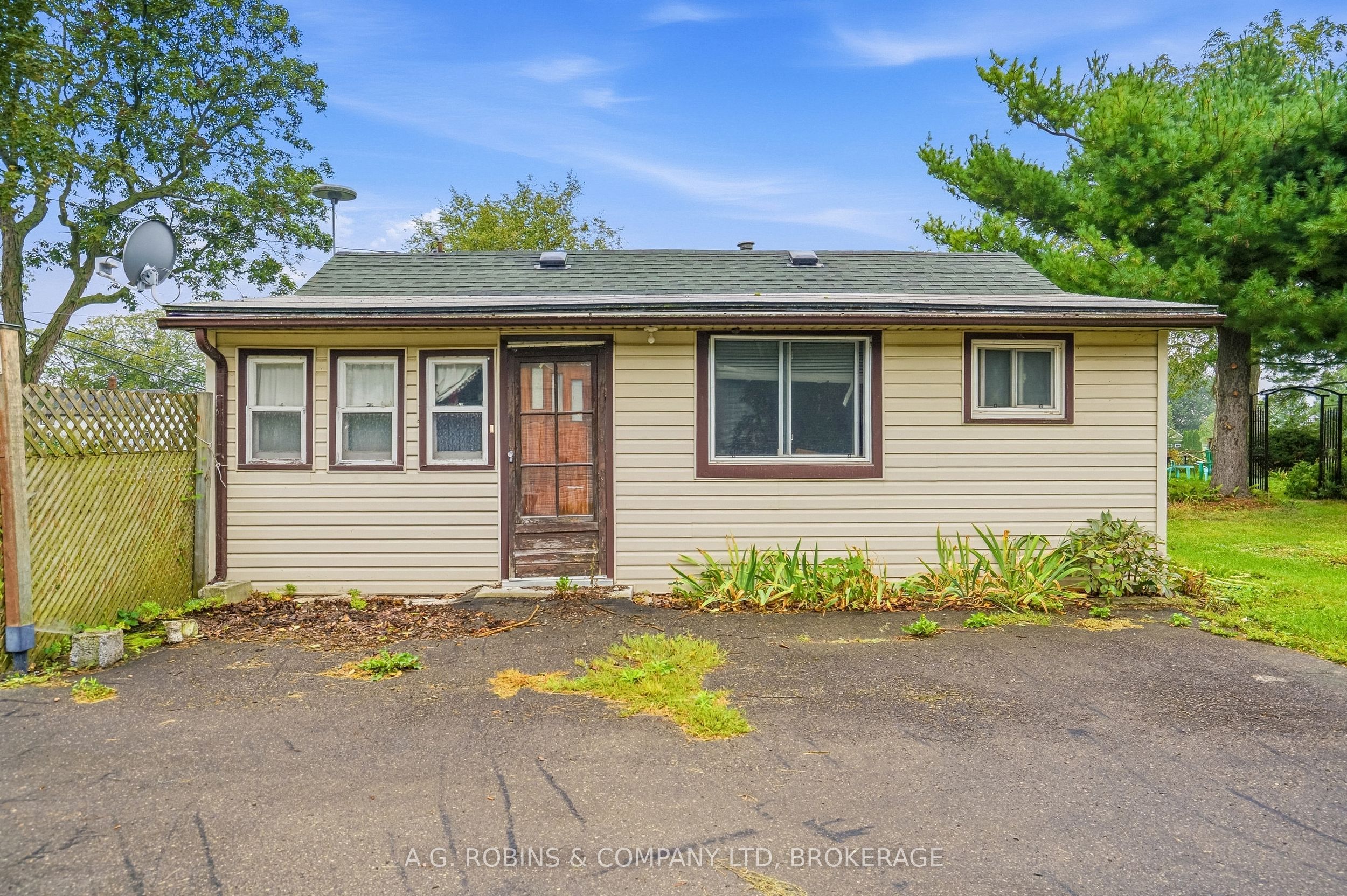 12040 Lakeshore Road Property Photo 14