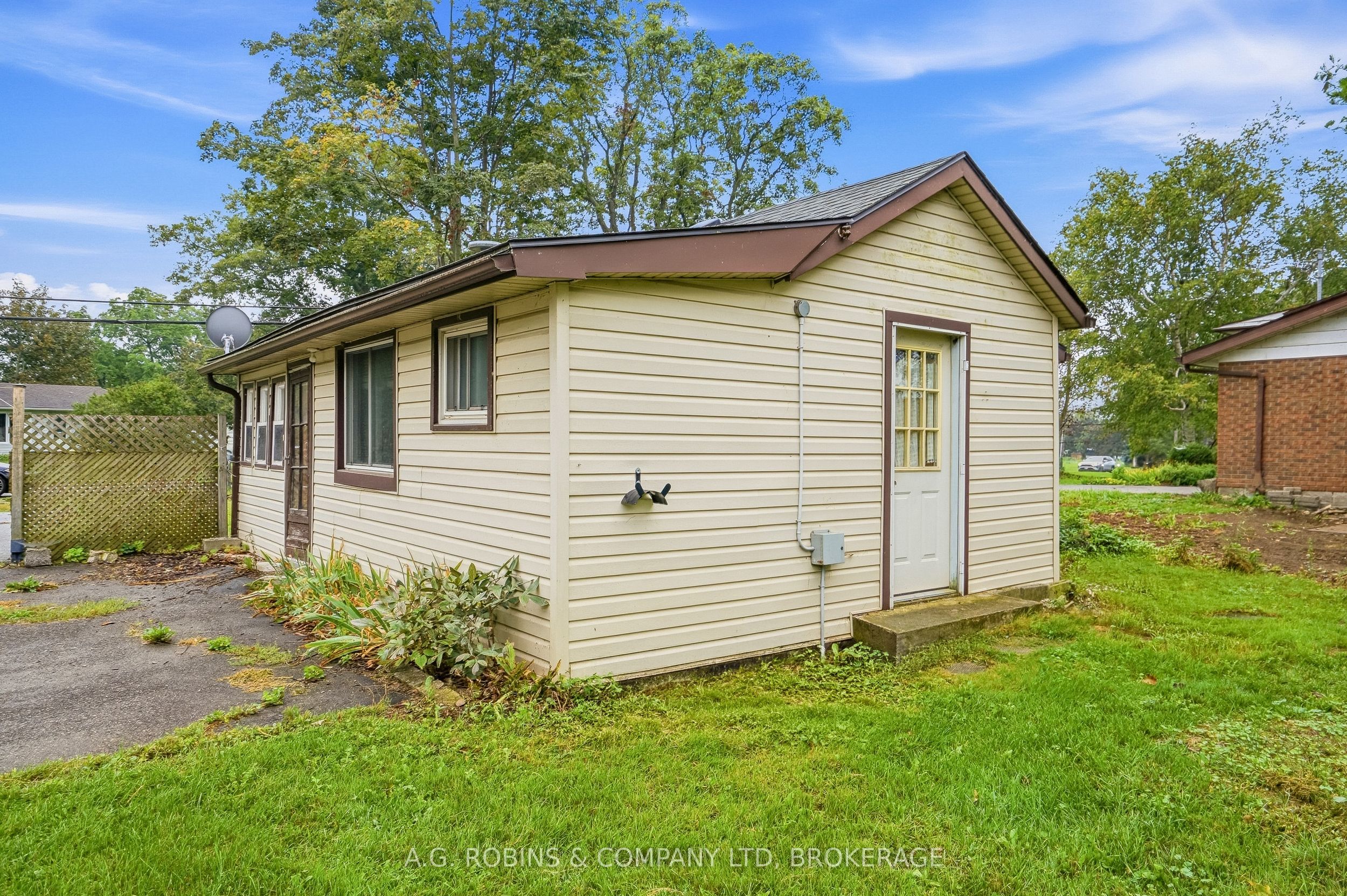 12040 Lakeshore Road Property Photo 15