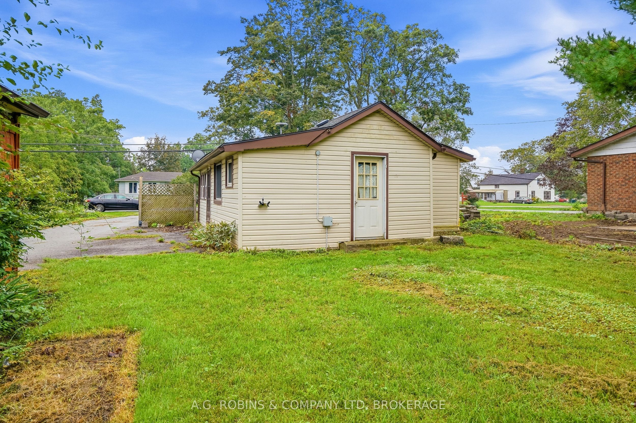 12040 Lakeshore Road Property Photo 16