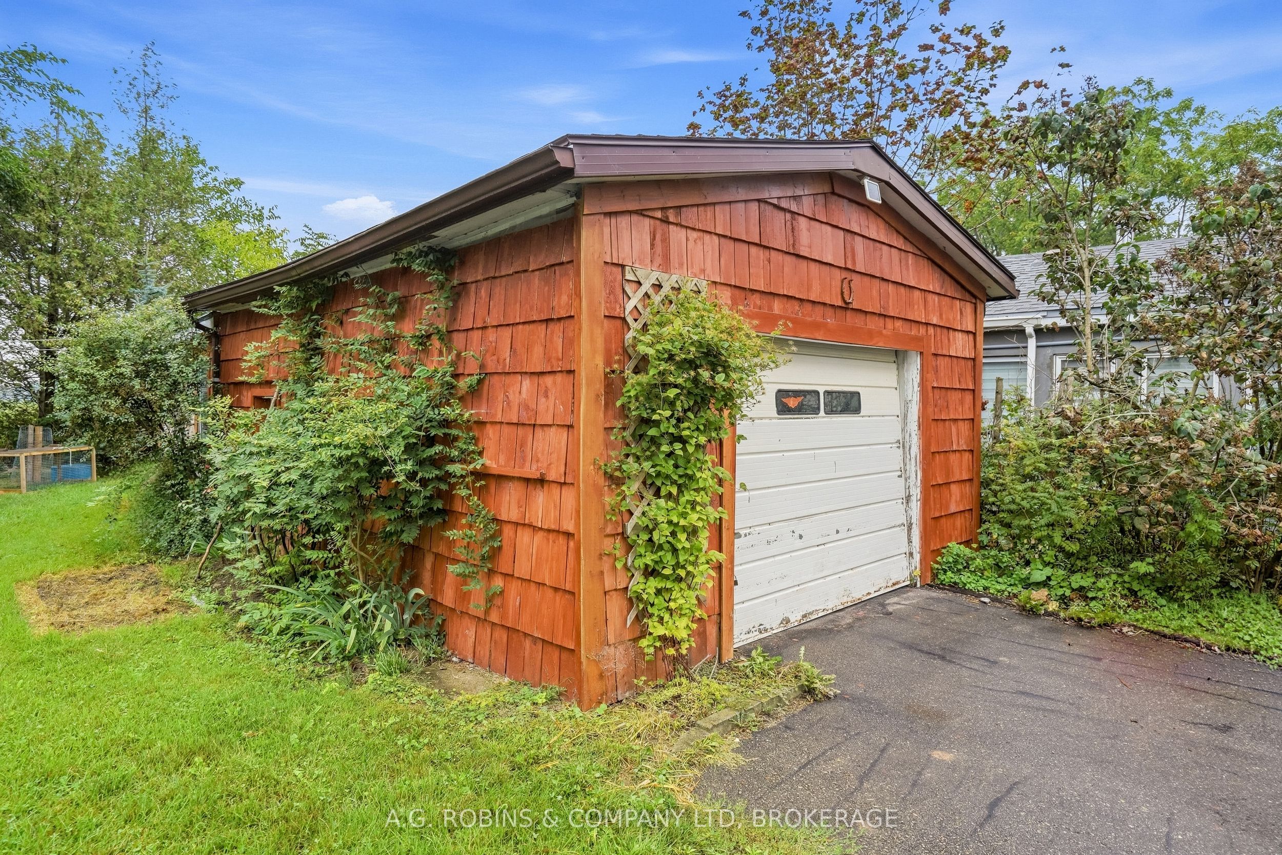 12040 Lakeshore Road Property Photo 17