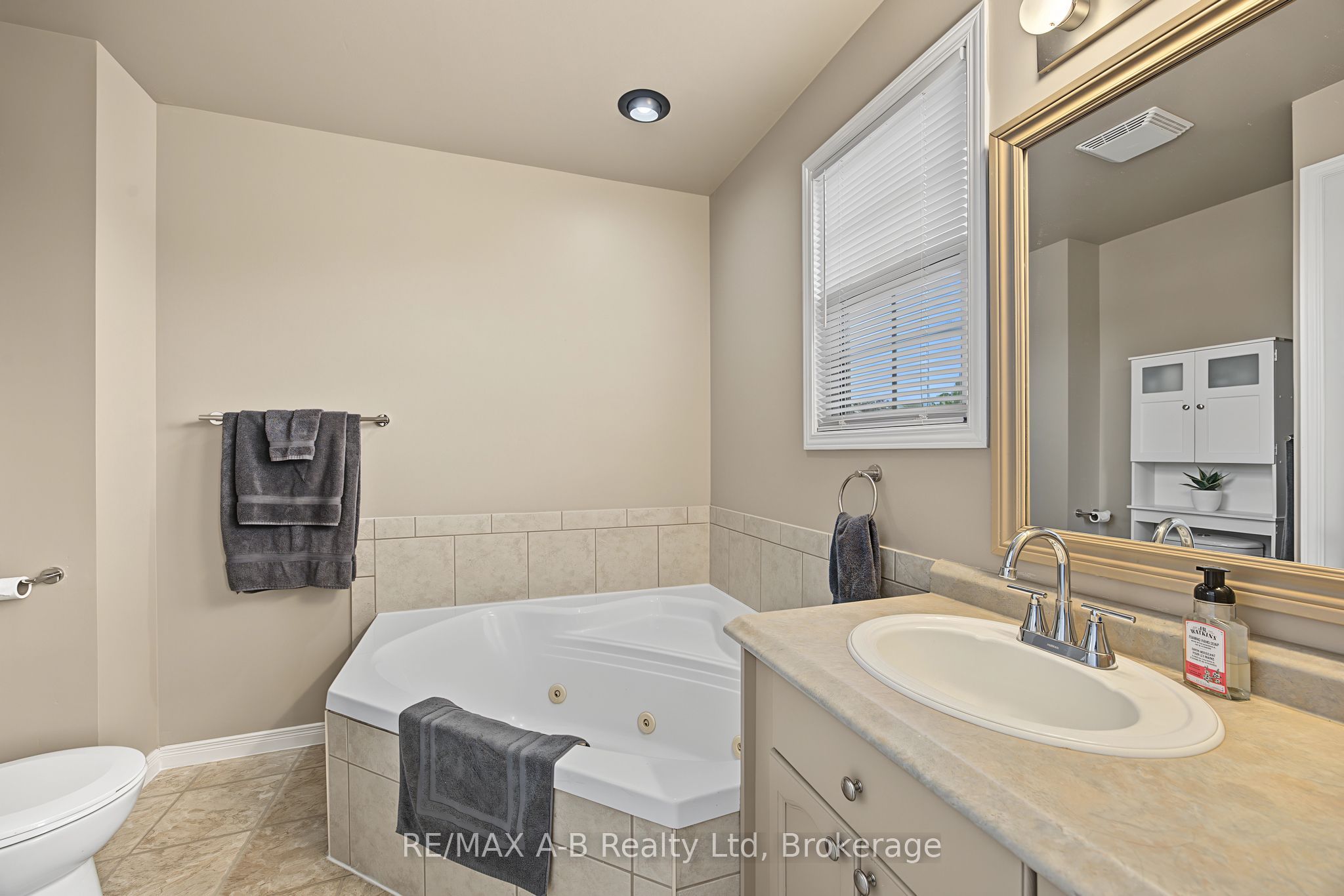 15 Cook Crescent Property Photo 19