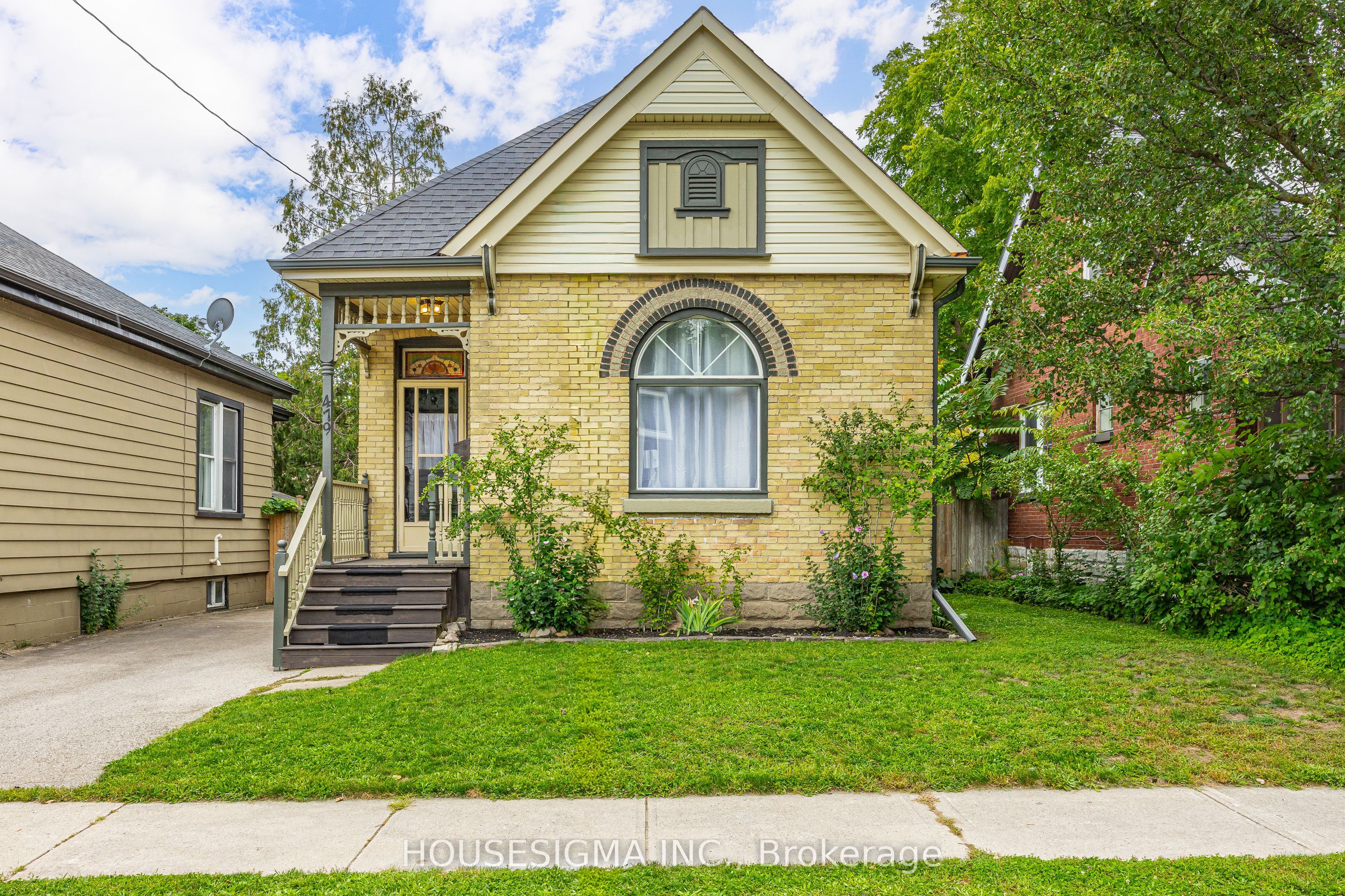 479 Woodman Avenue Property Photo 1