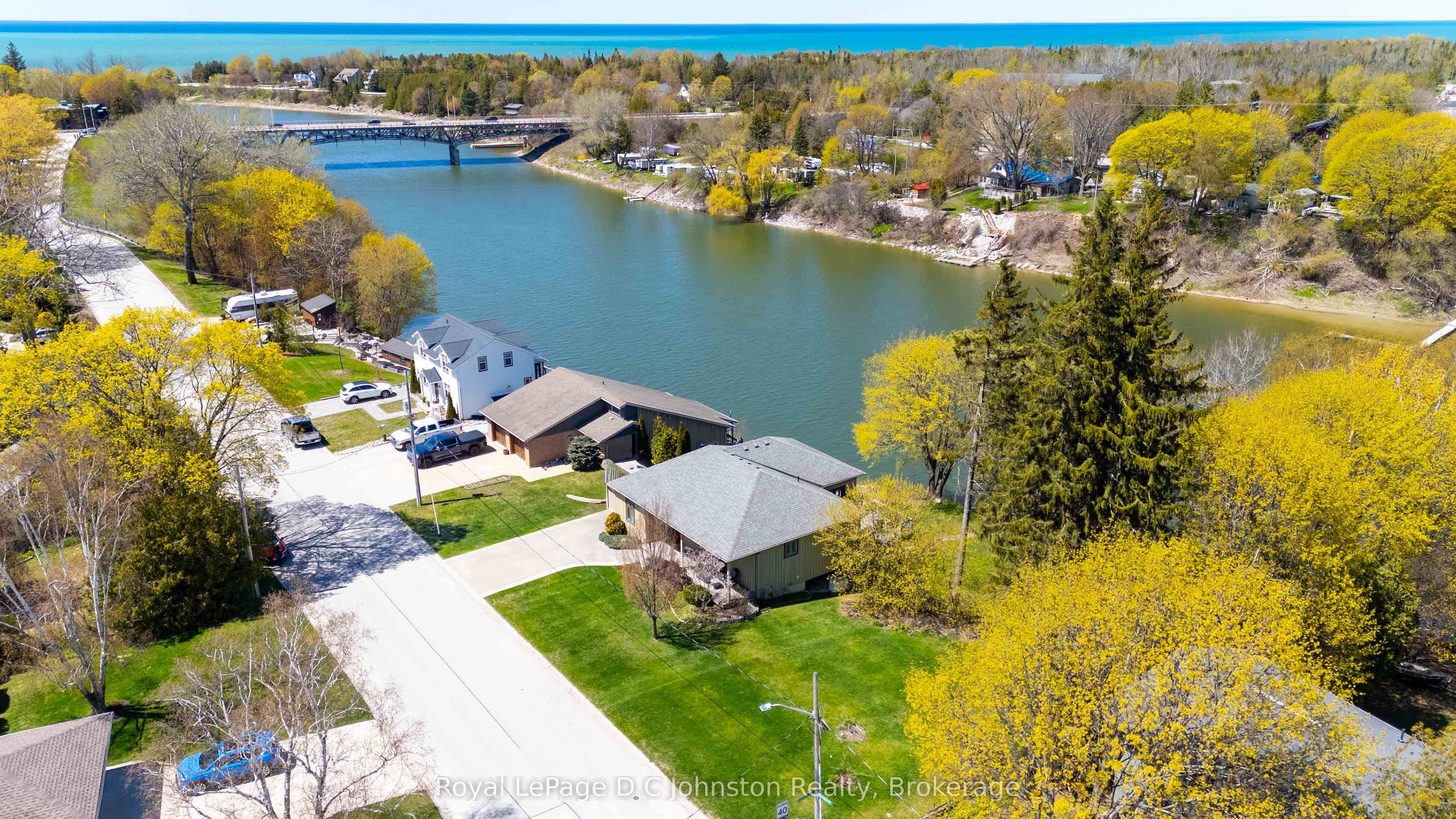290 Saugeen Street Property Photo 1