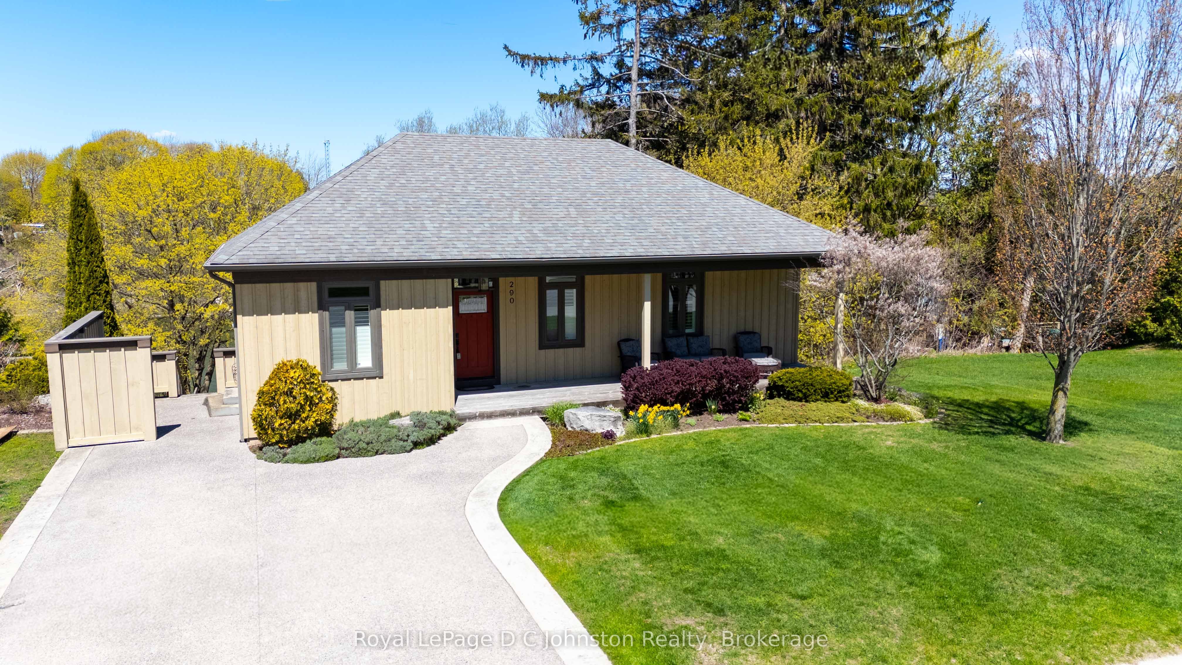 290 Saugeen Street Property Photo 2