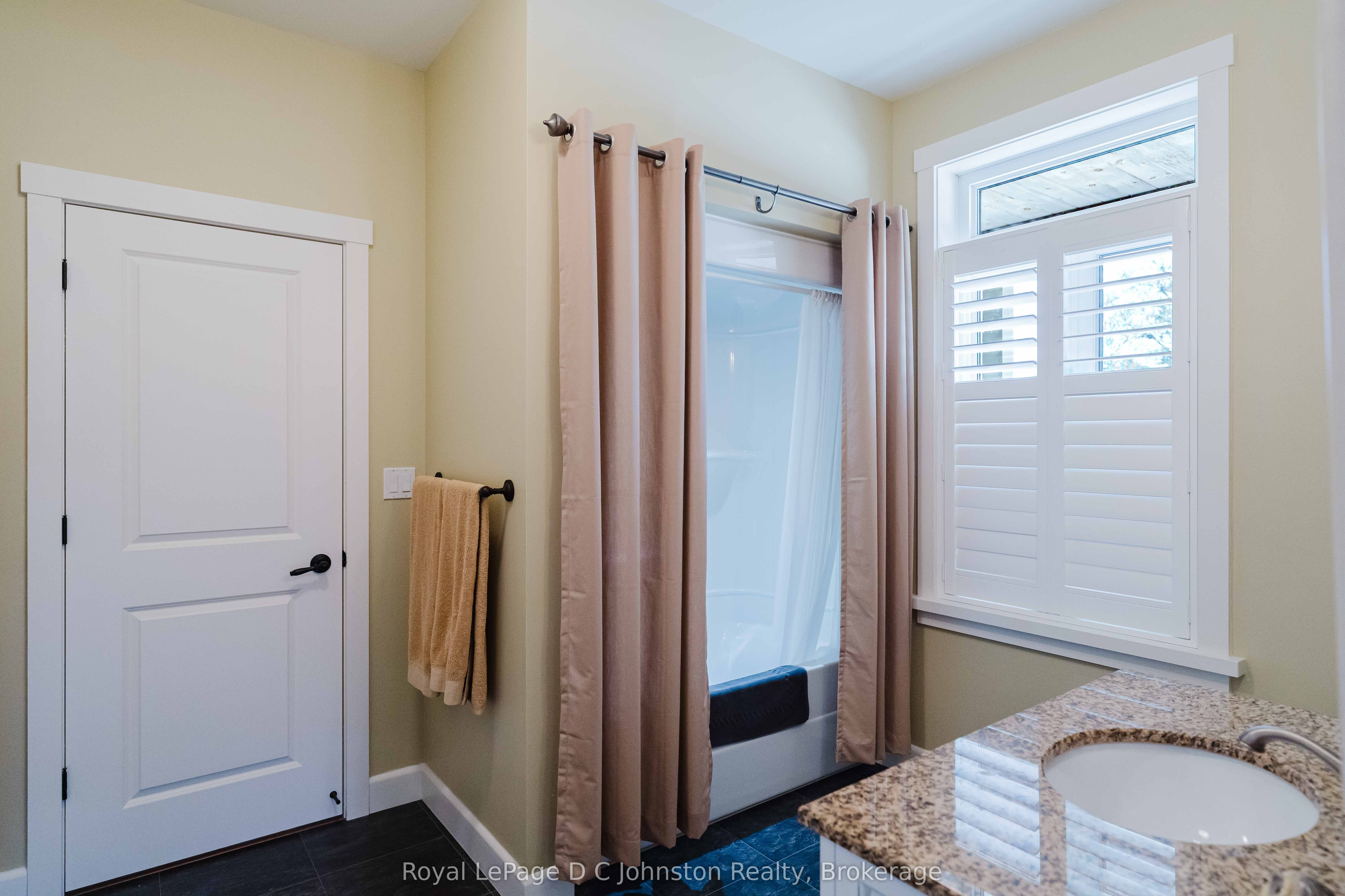 290 Saugeen Street Property Photo 17
