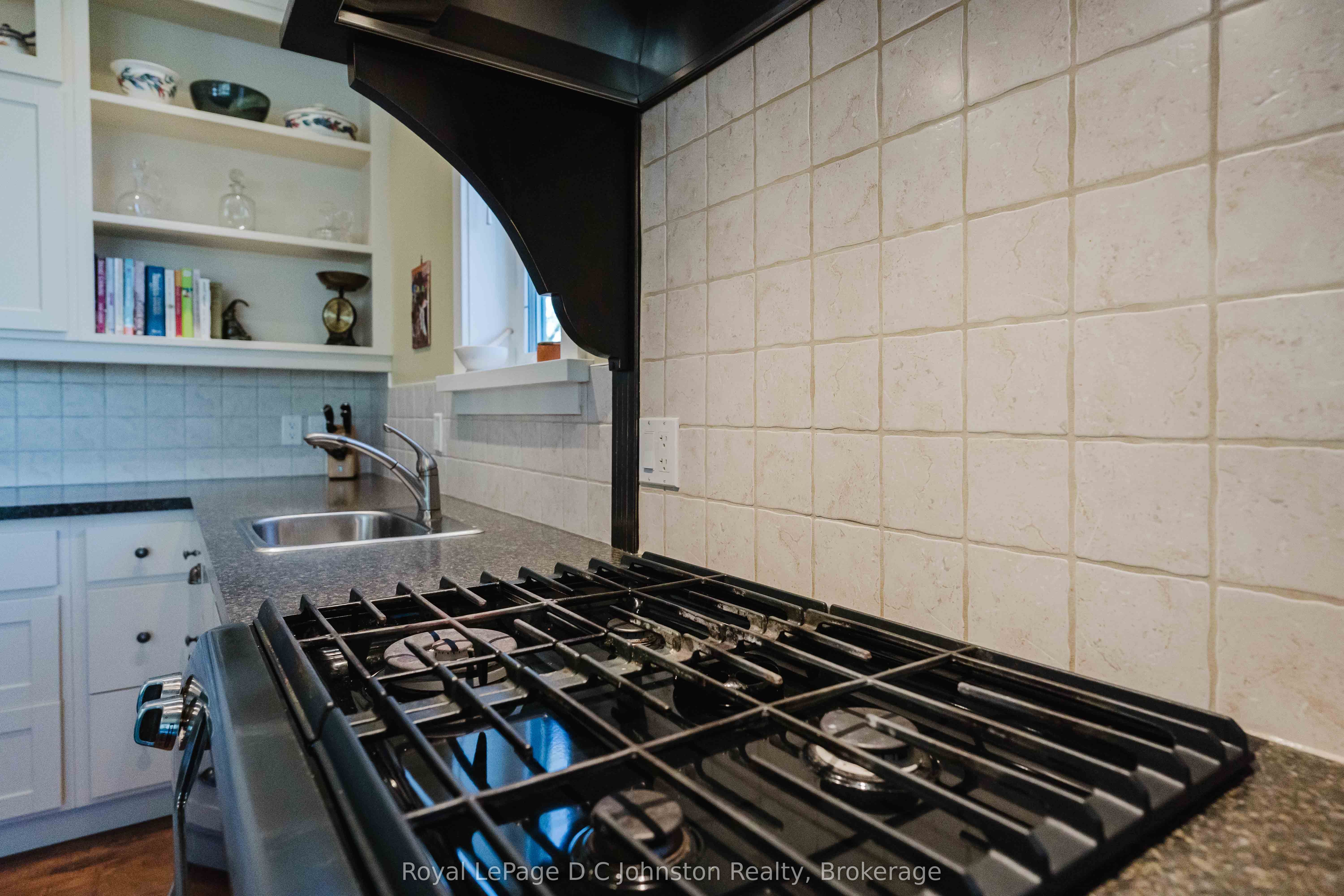 290 Saugeen Street Property Photo 27
