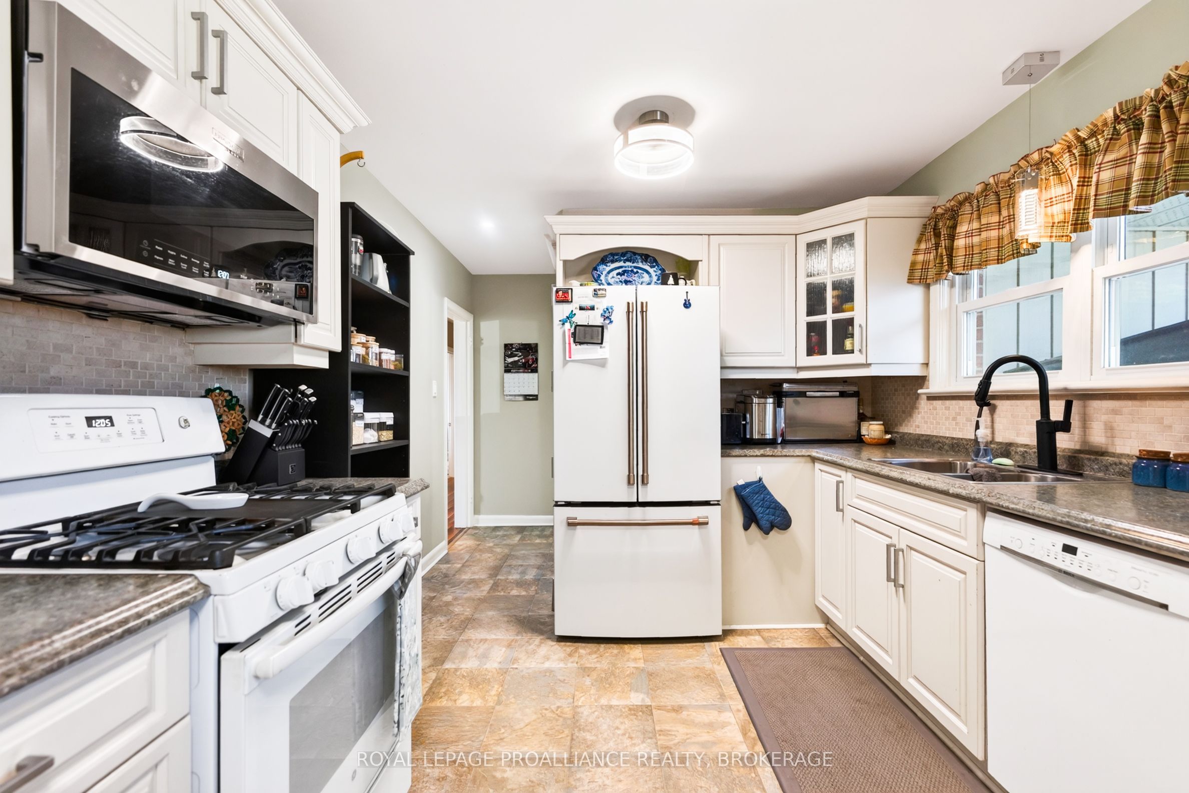 1424 Heath Street Property Photo 11