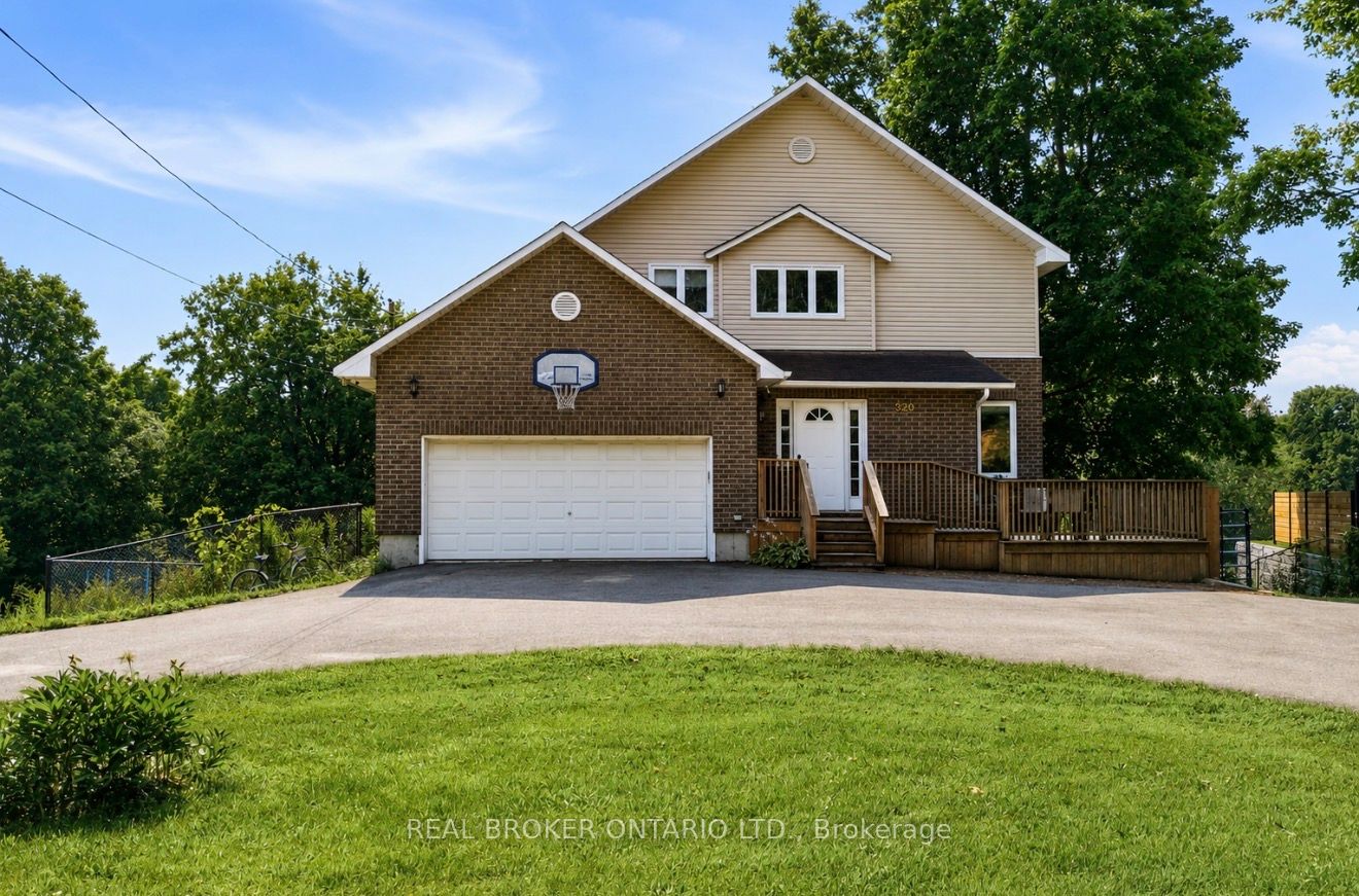 320 Clothier Street W Property Photo 2
