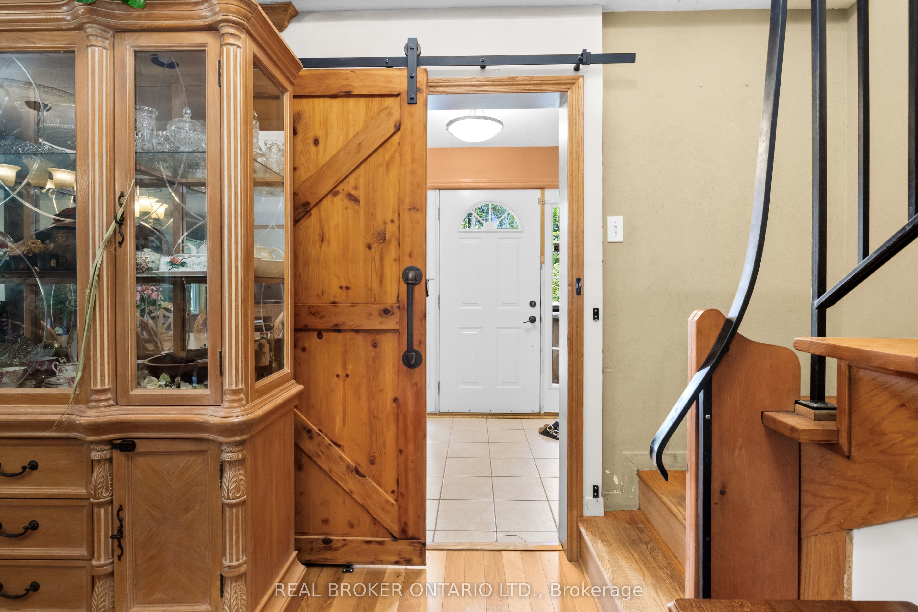 320 Clothier Street W Property Photo 5