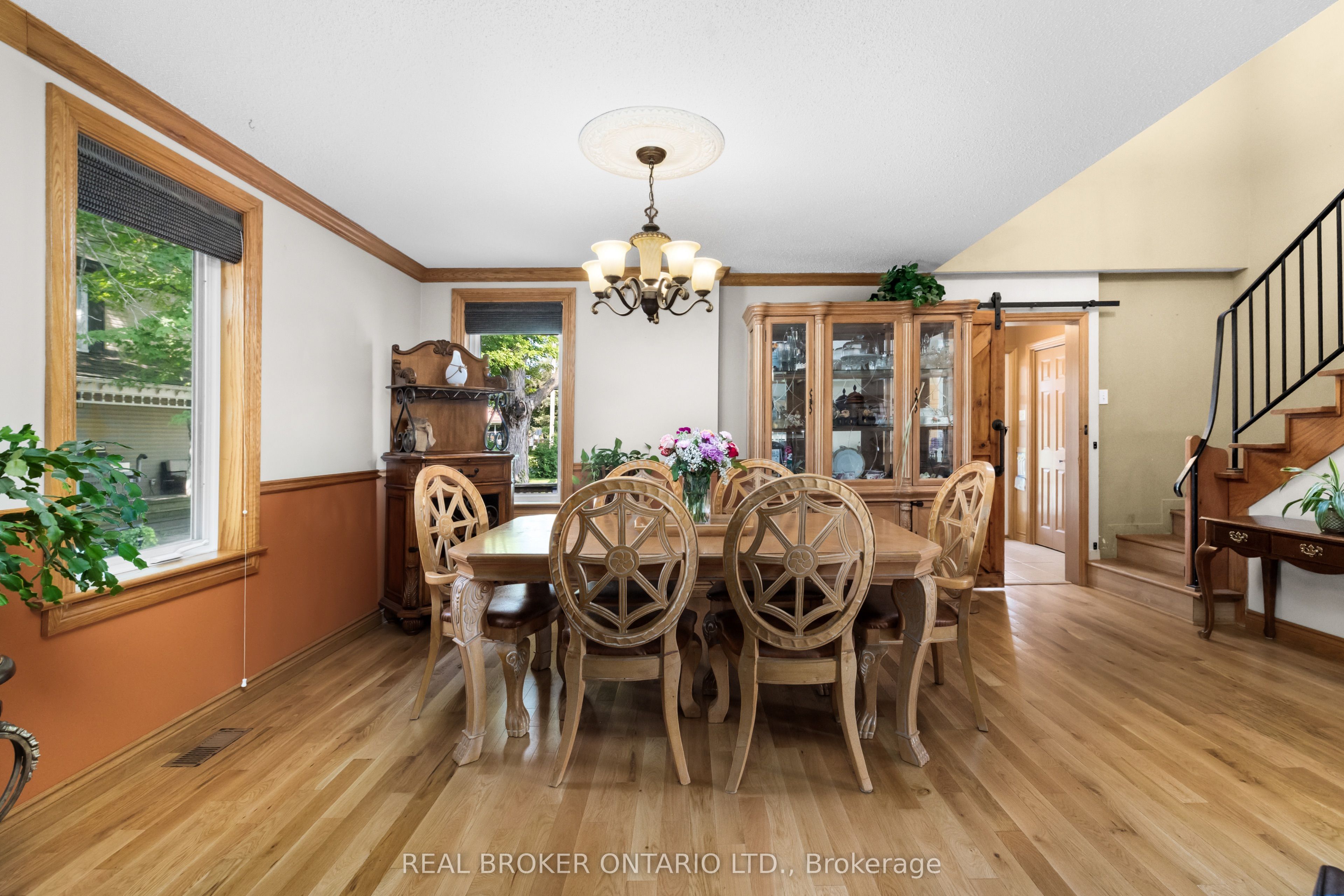 320 Clothier Street W Property Photo 9