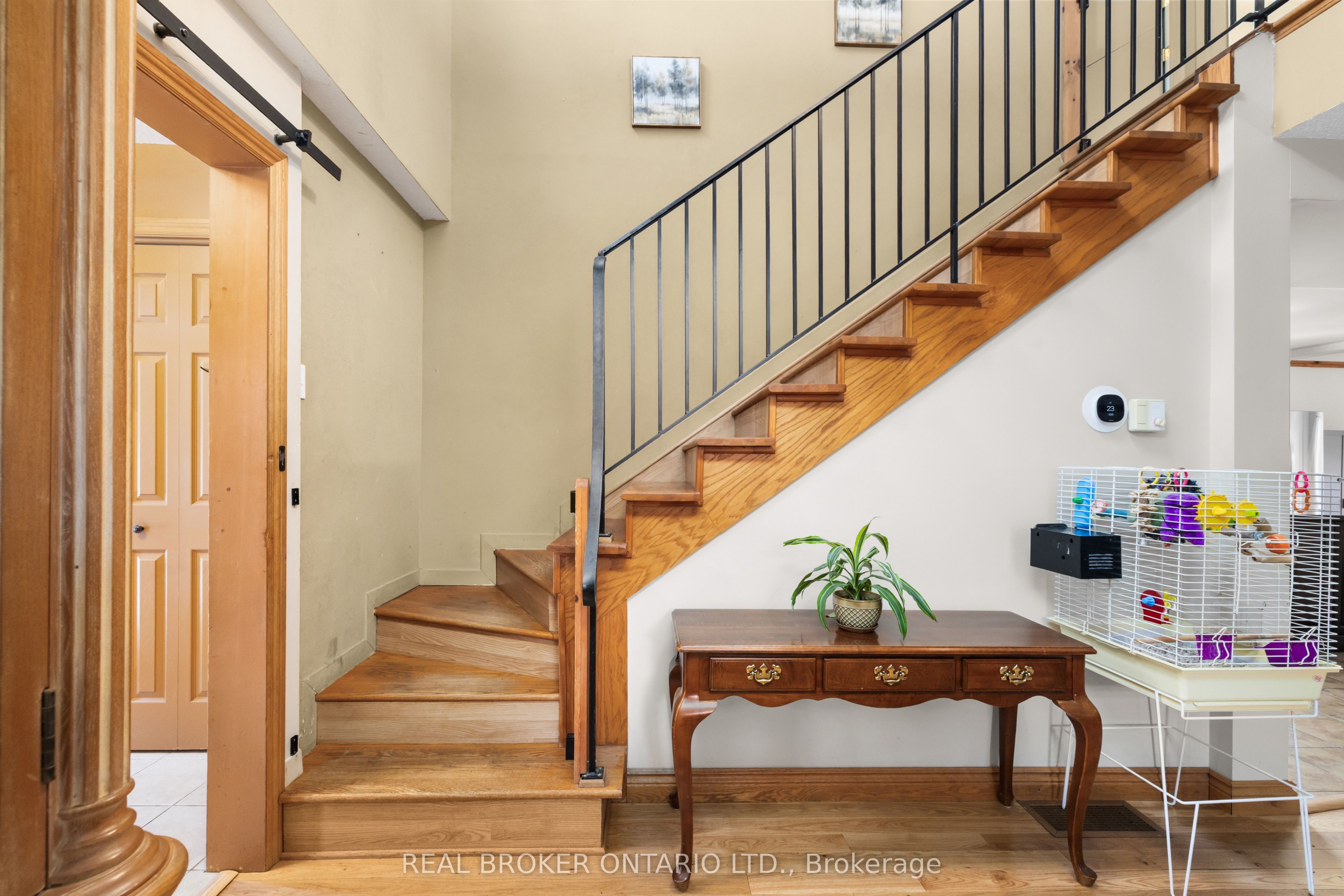 320 Clothier Street W Property Photo 21