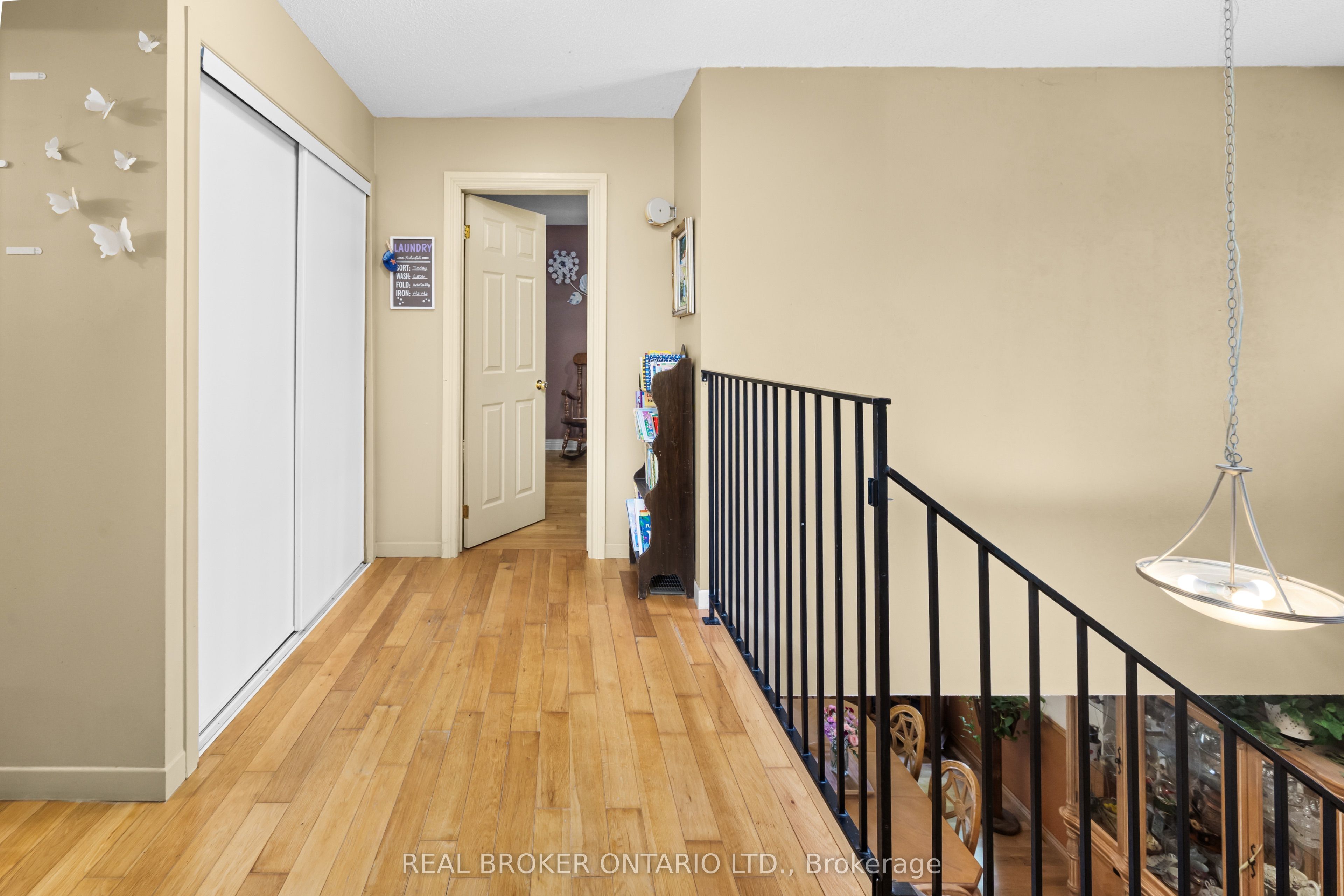 320 Clothier Street W Property Photo 22