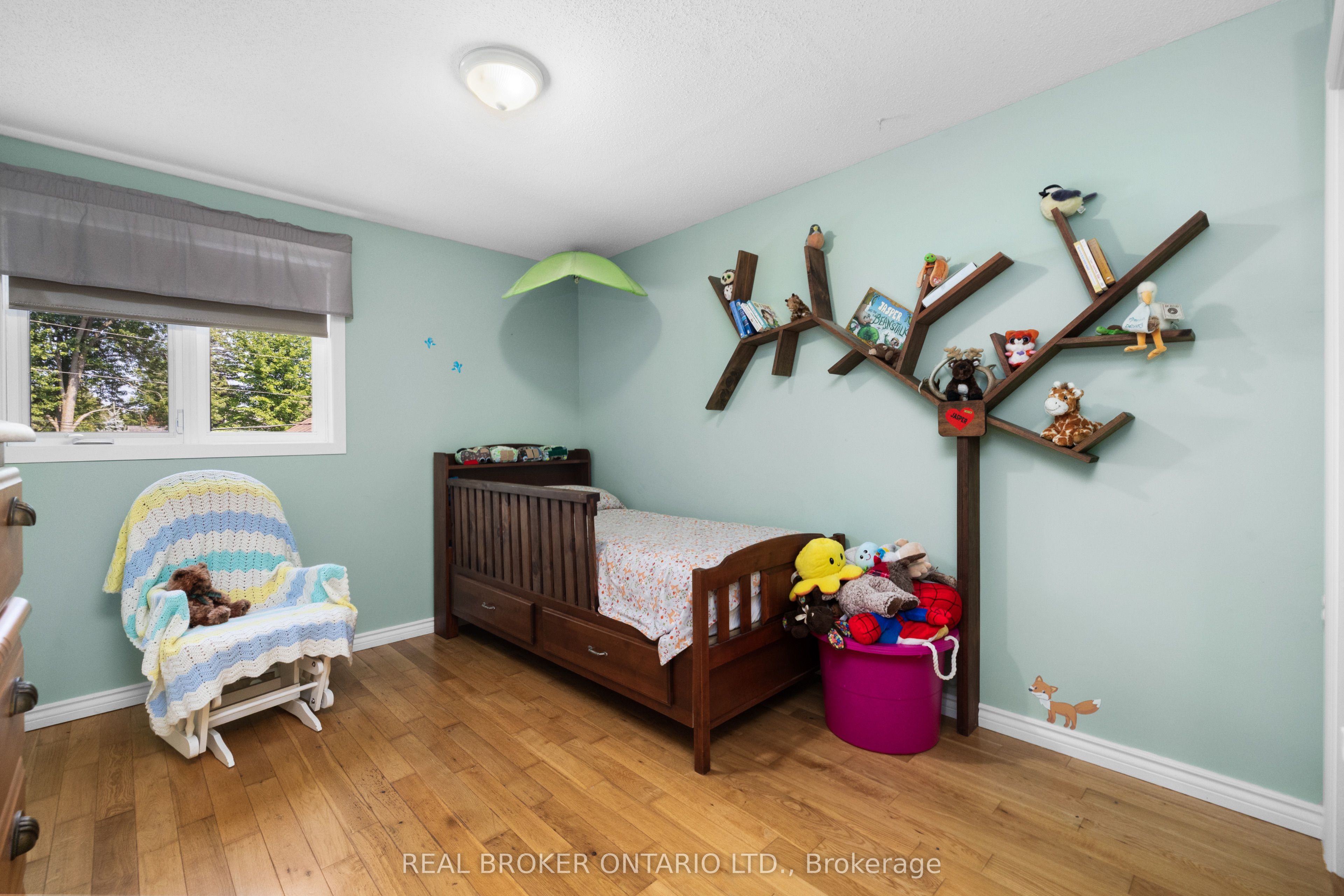 320 Clothier Street W Property Photo 28