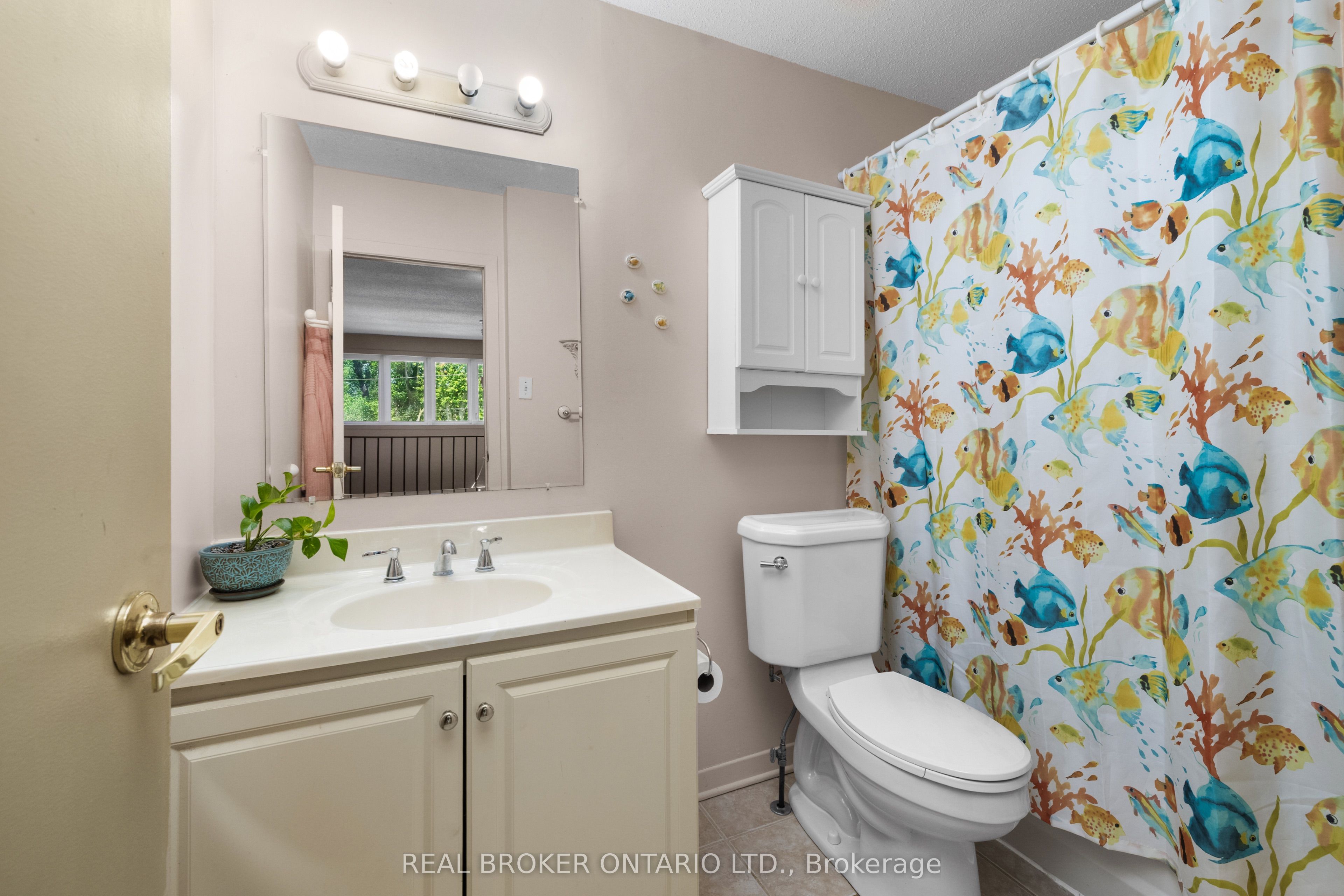 320 Clothier Street W Property Photo 29
