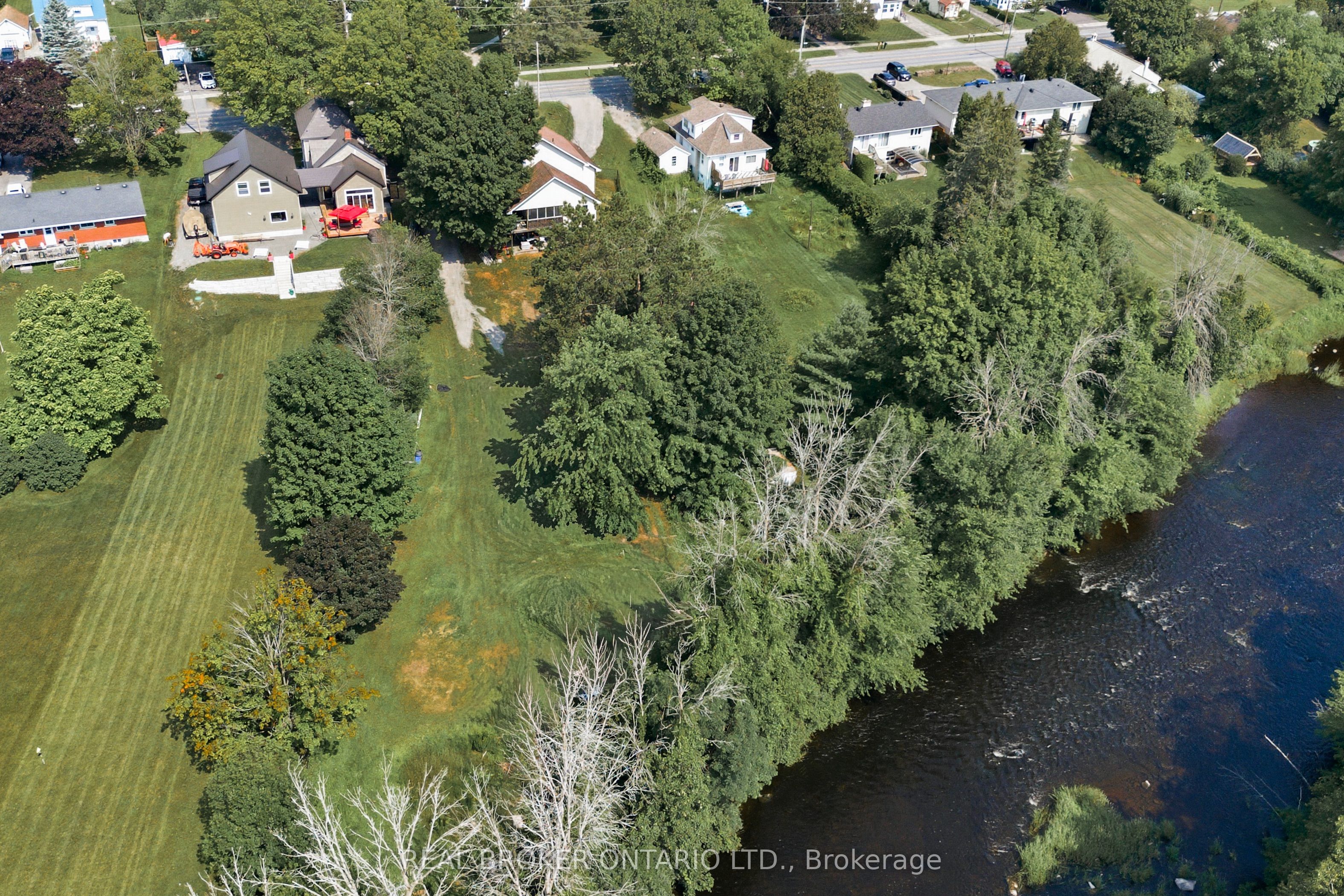 320 Clothier Street W Property Photo 34