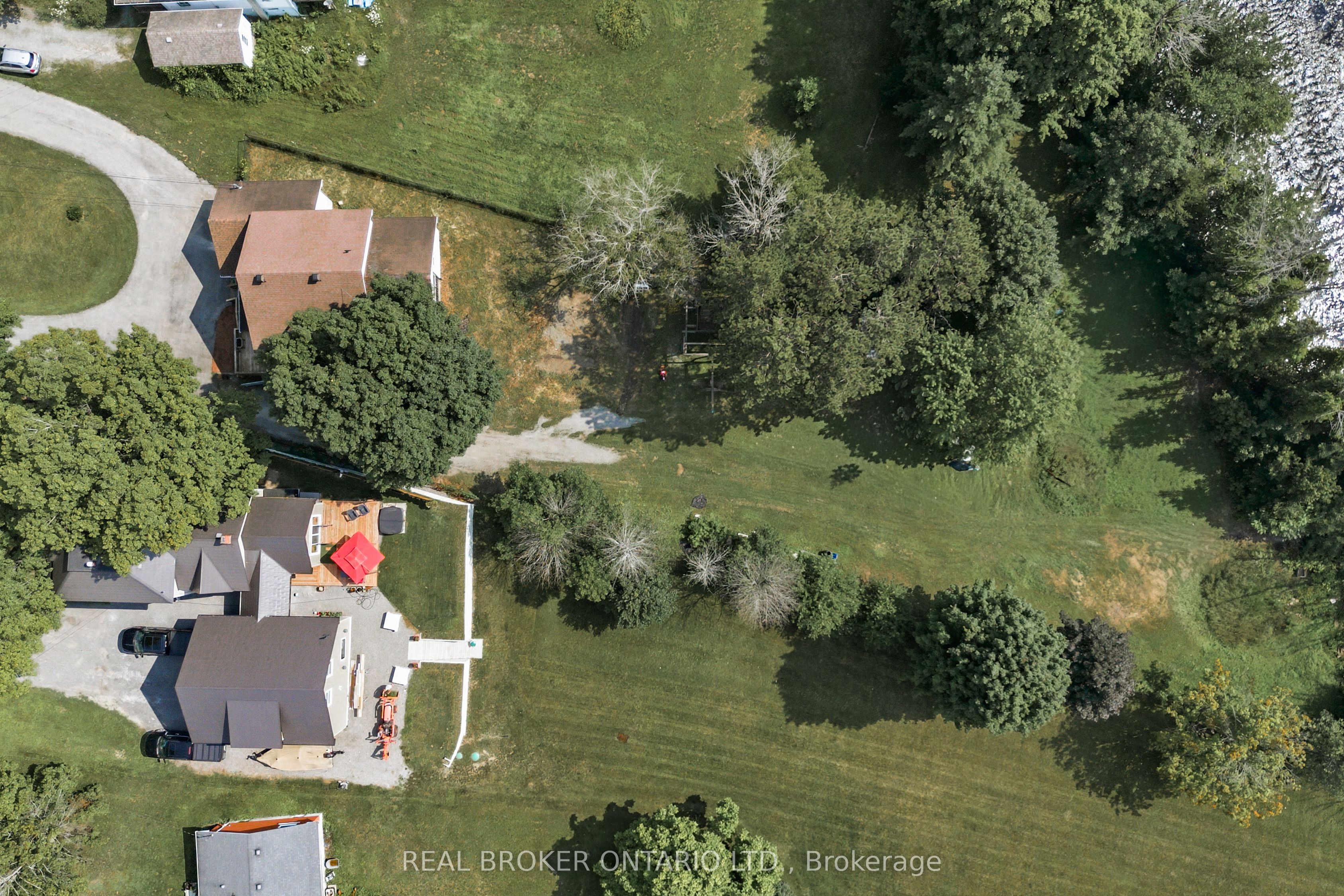 320 Clothier Street W Property Photo 38