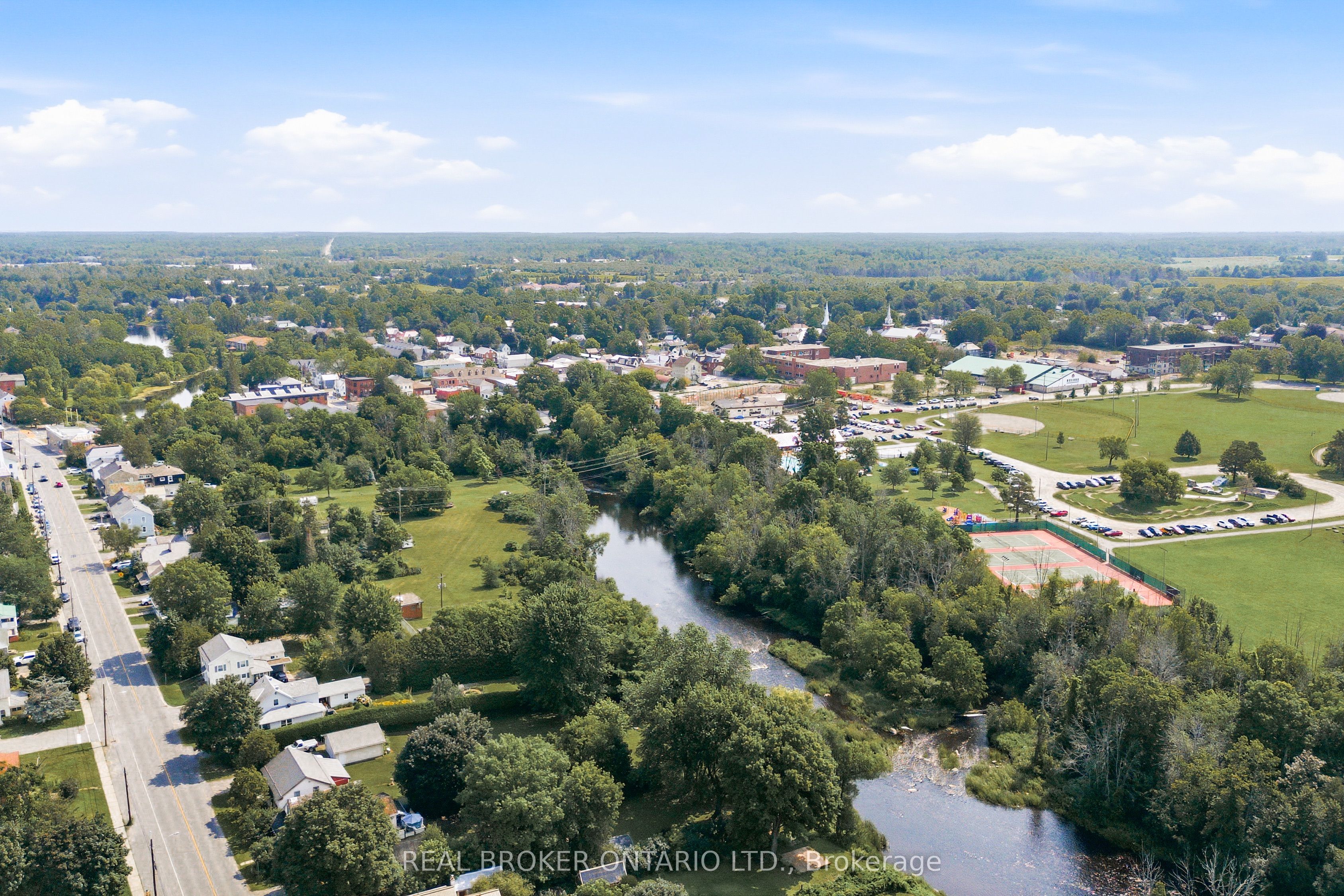 320 Clothier Street W Property Photo 39