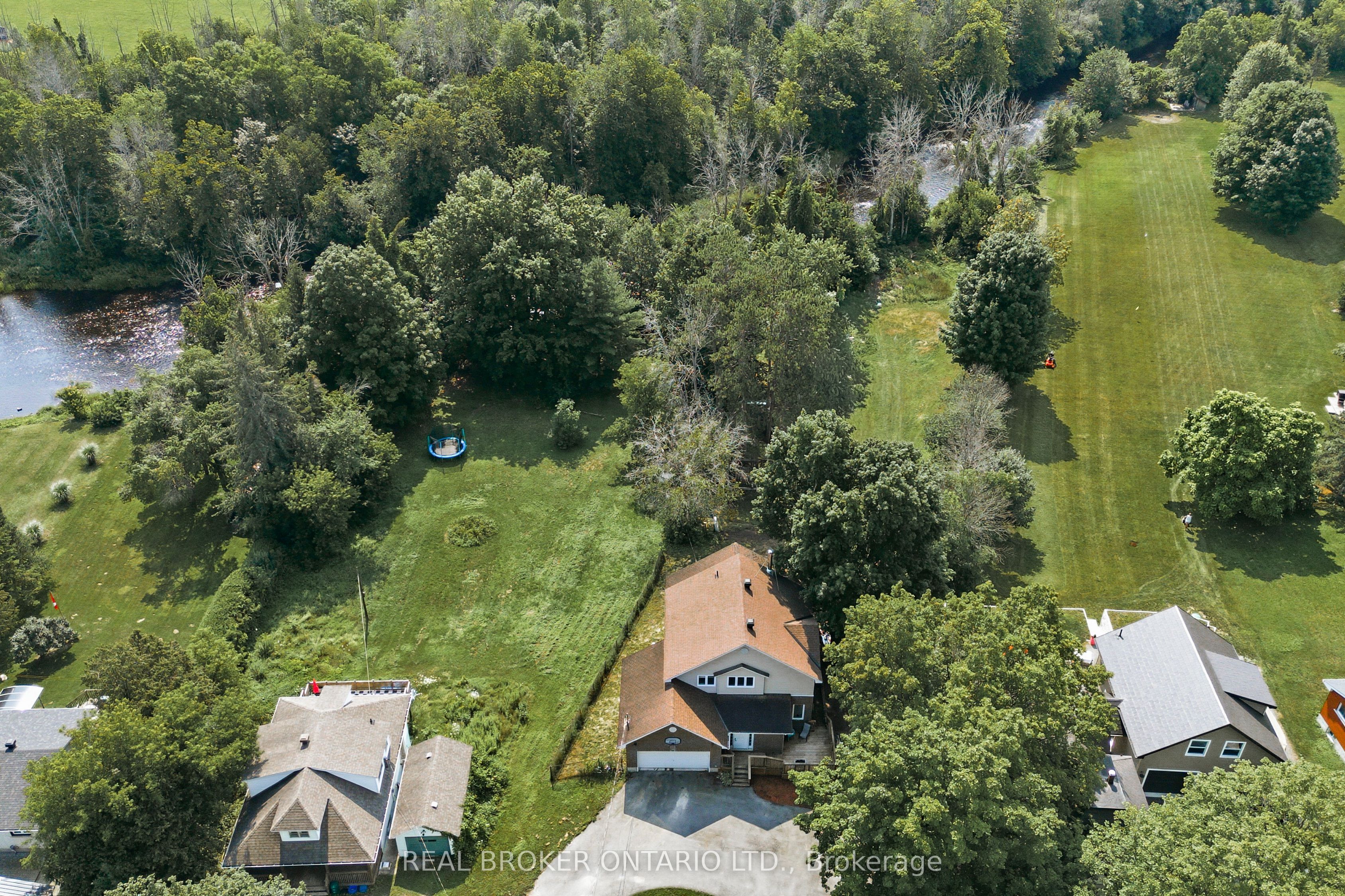 320 Clothier Street W Property Photo 40