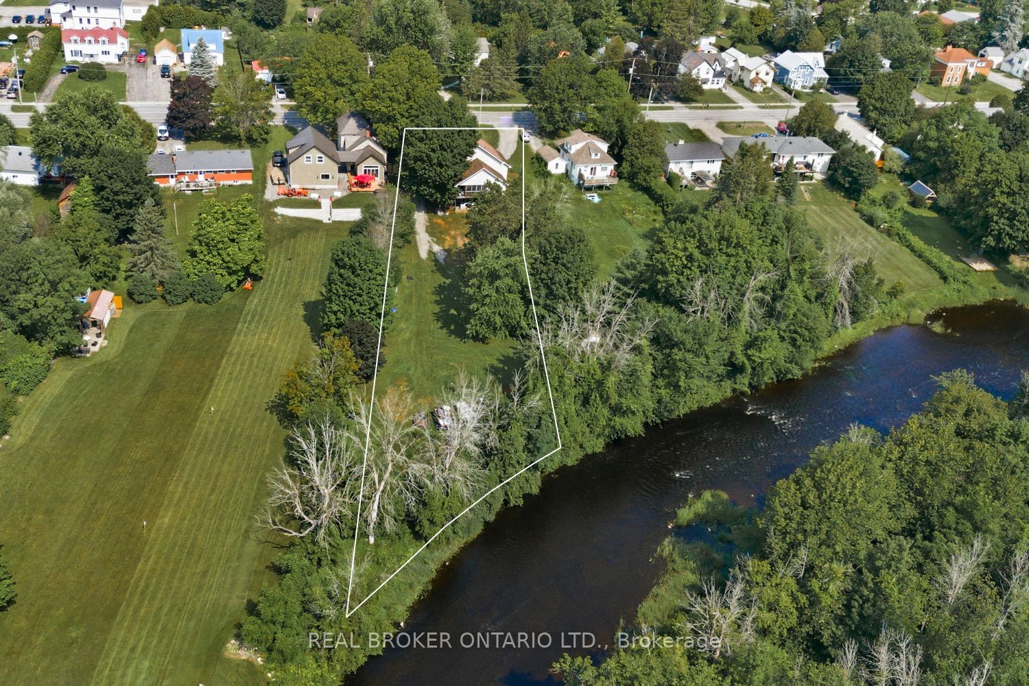 320 Clothier Street W Property Photo 43