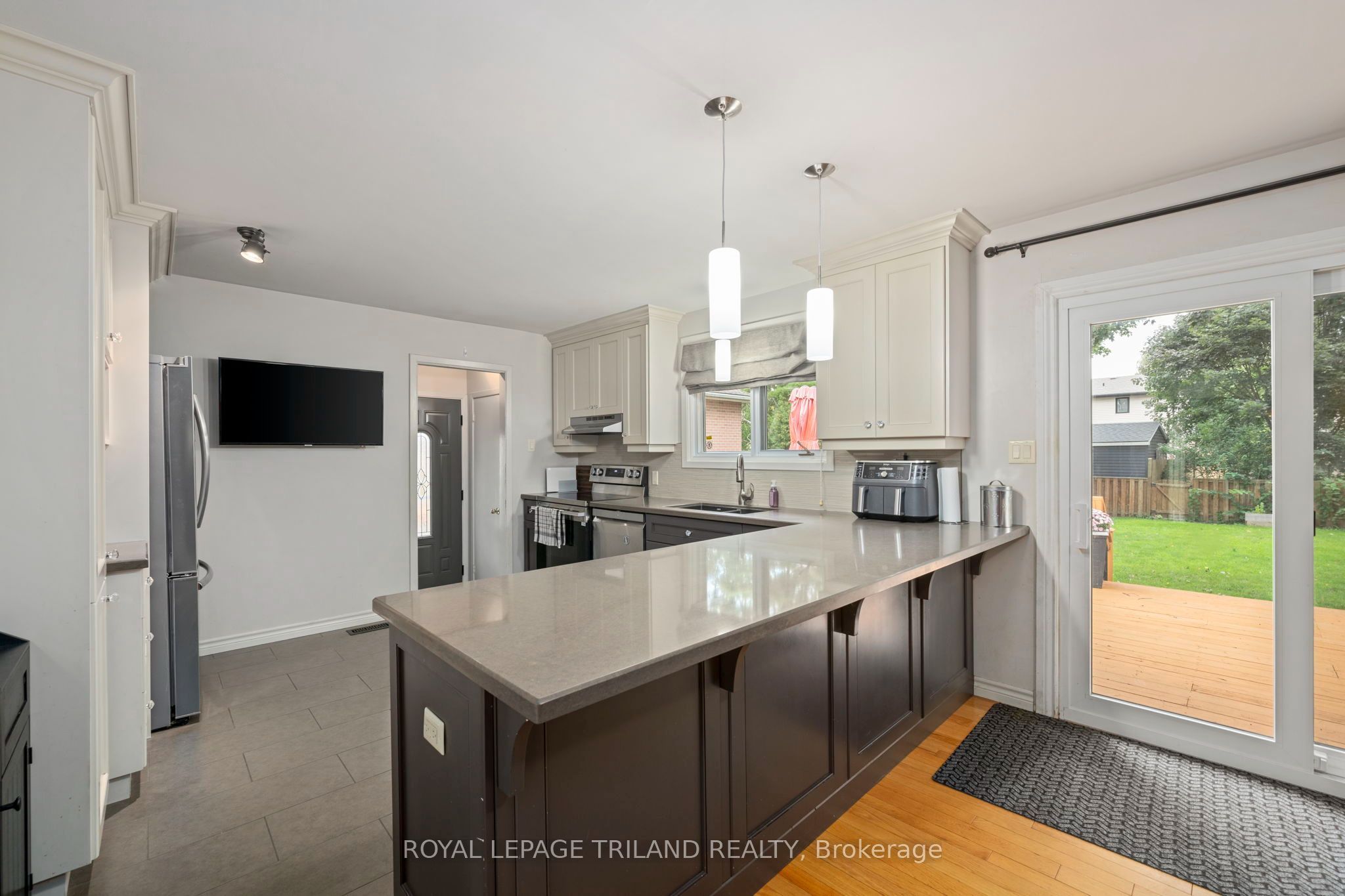 1611 Trossacks Avenue Property Photo 10