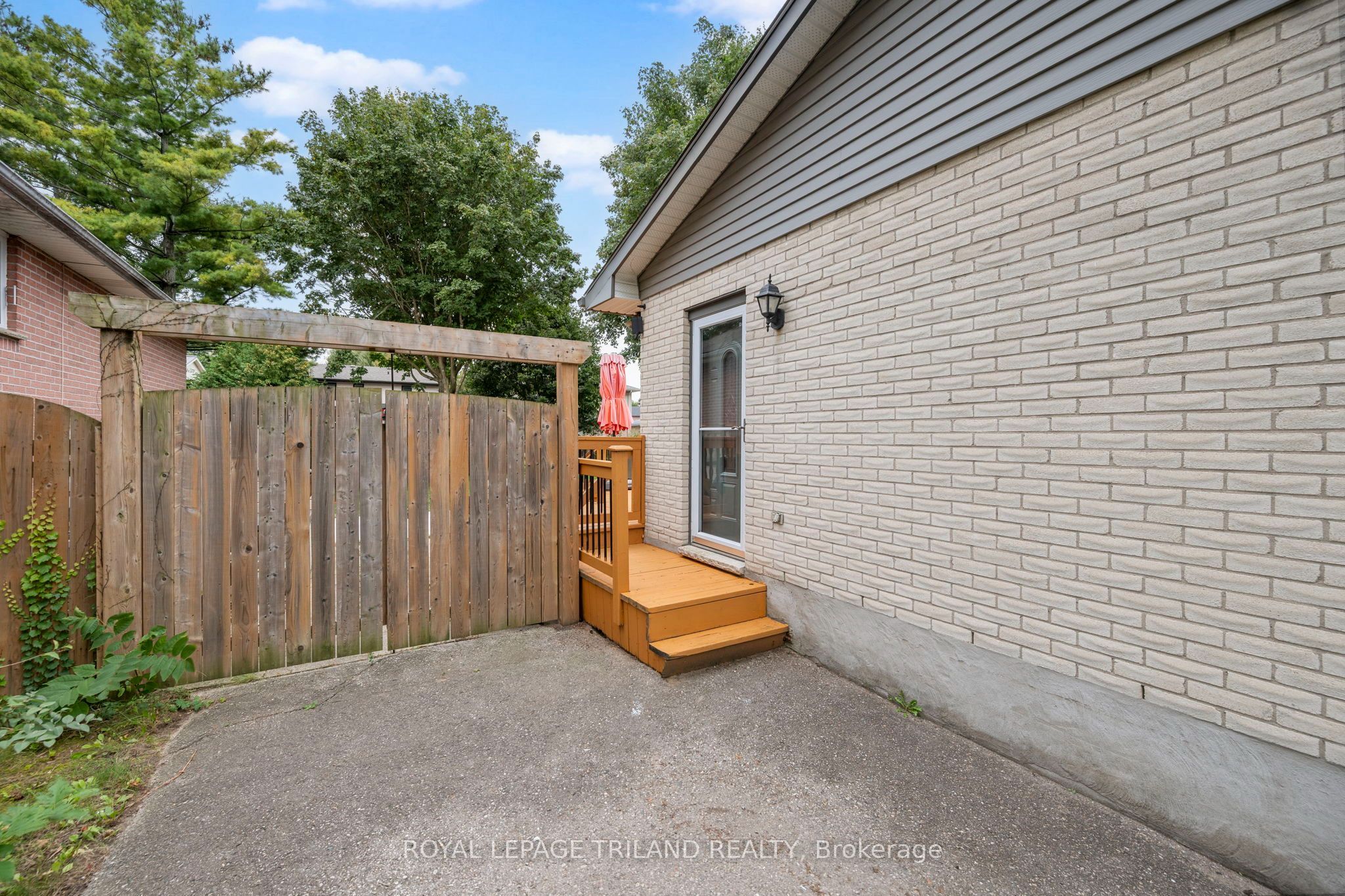 1611 Trossacks Avenue Property Photo 27