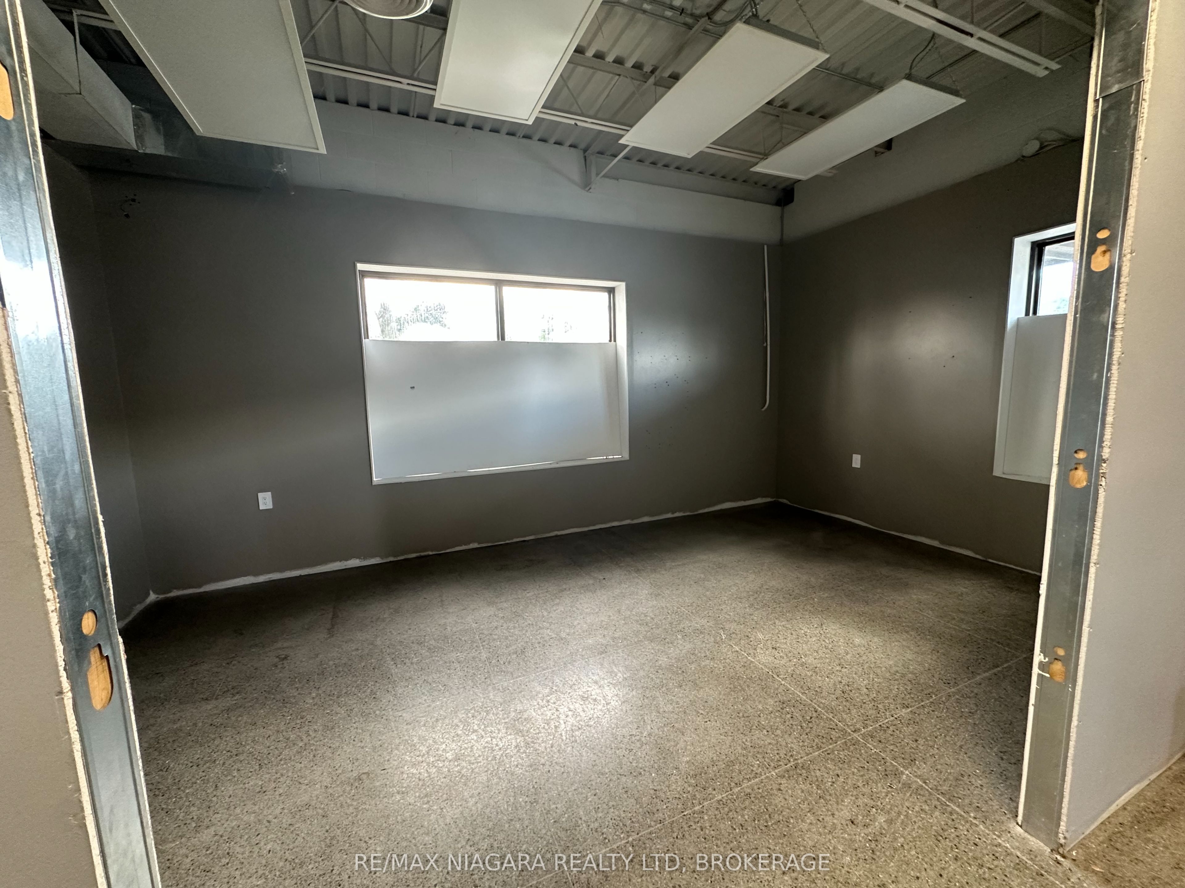 601 Southworth Street S 5 Property Photo 3