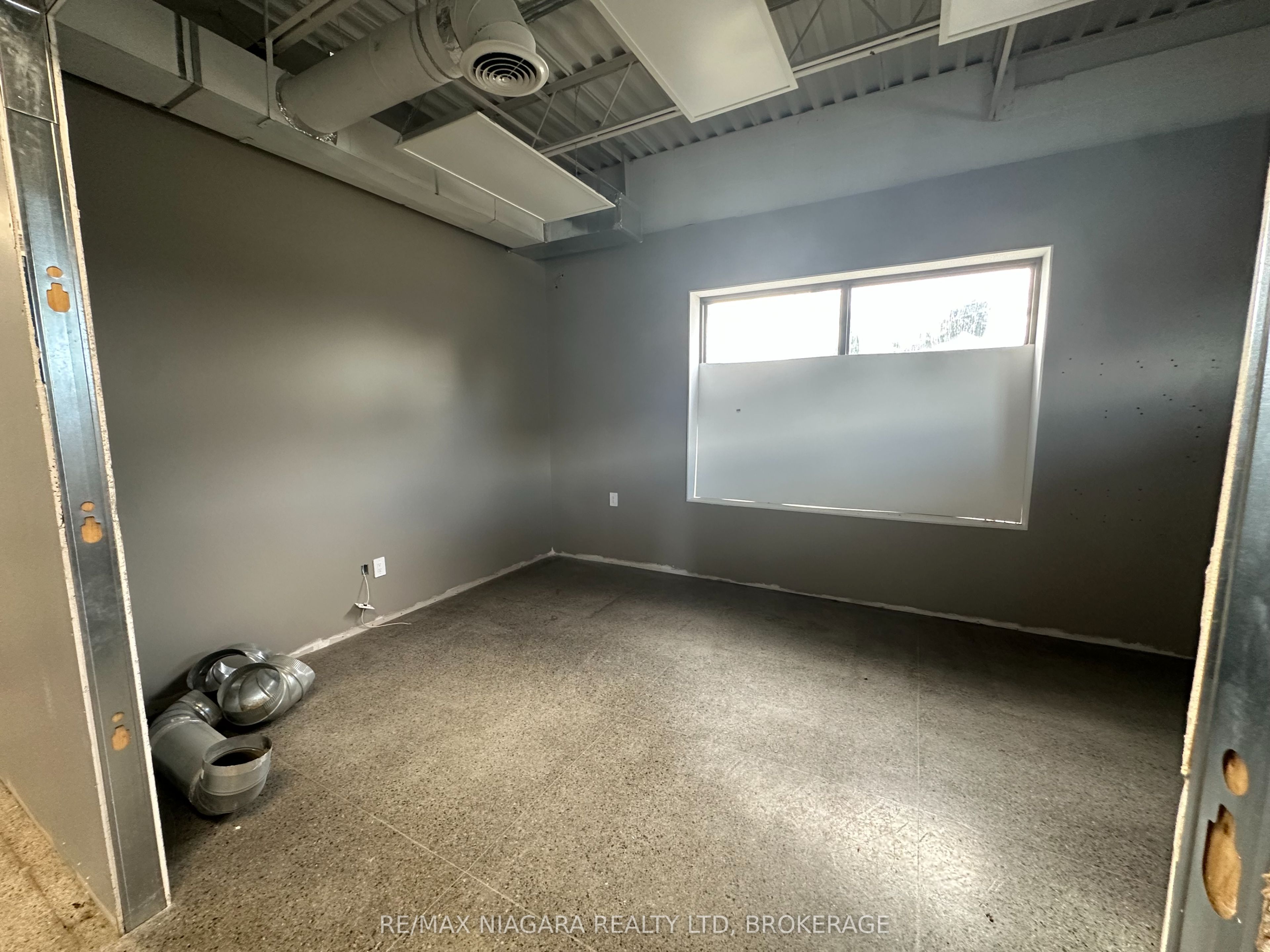 601 Southworth Street S 5 Property Photo 4