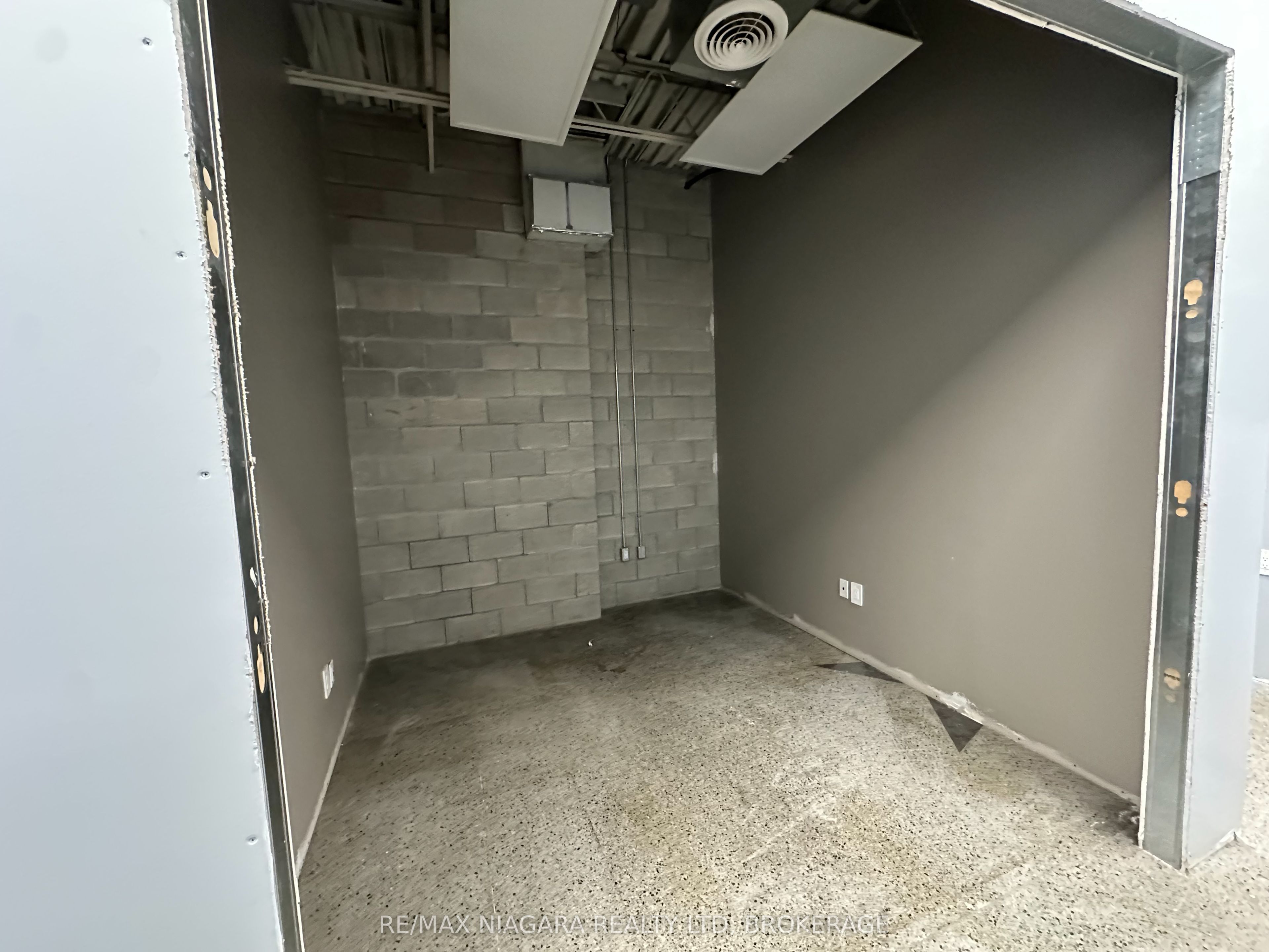 601 Southworth Street S 5 Property Photo 7