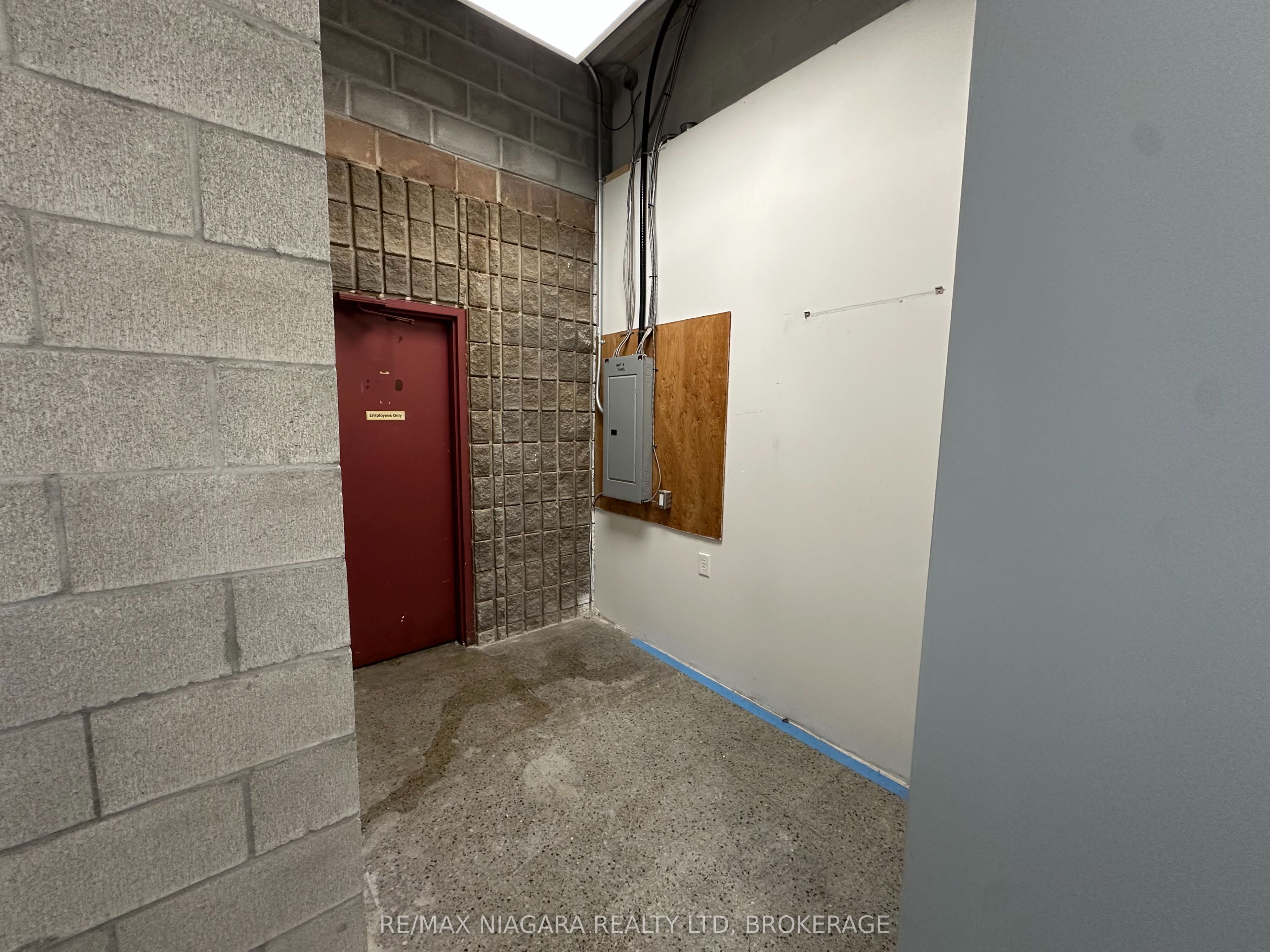 601 Southworth Street S 5 Property Photo 8