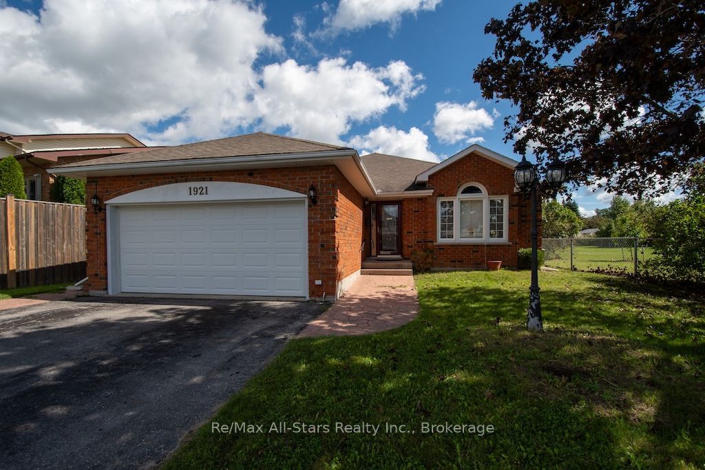 1921 Mapleridge Drive Property Photo 1