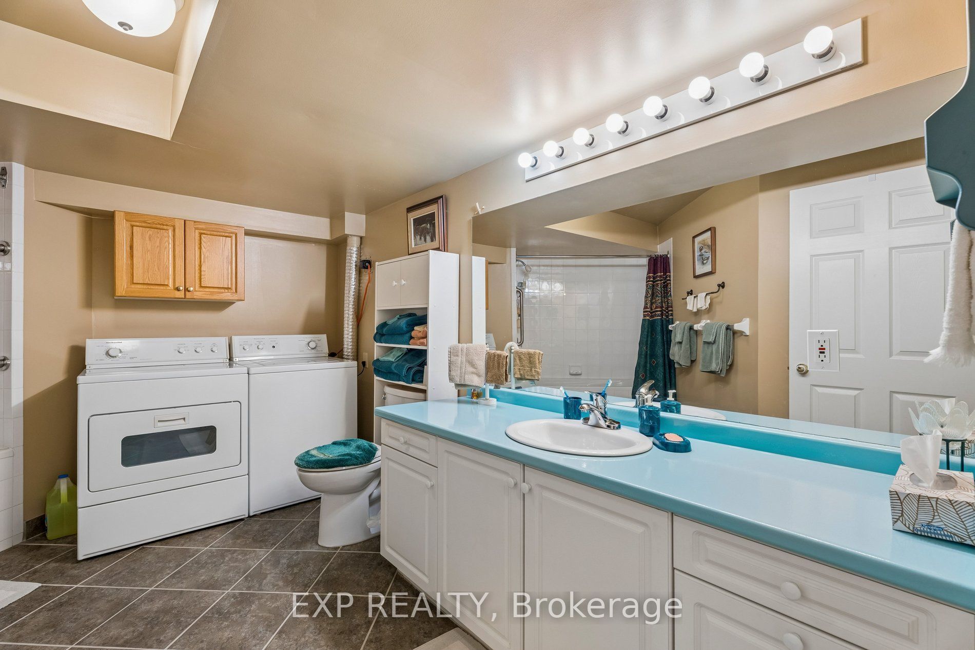 152 Dufferin Avenue 8 Property Photo 43