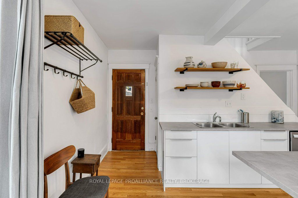 384 Barrie Street Property Photo 4