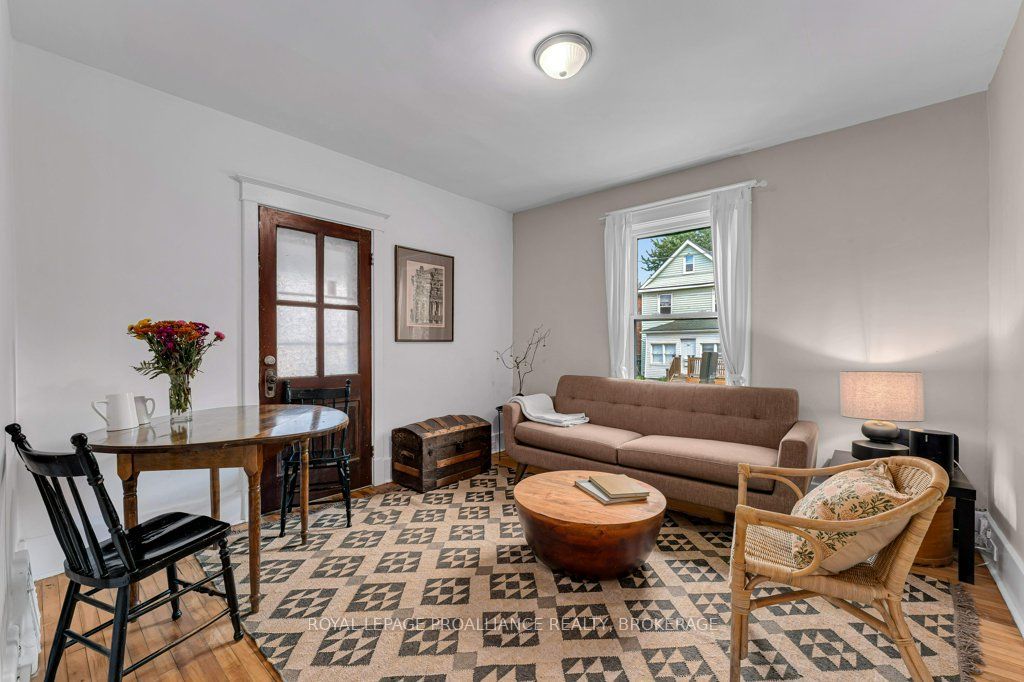 384 Barrie Street Property Photo 10