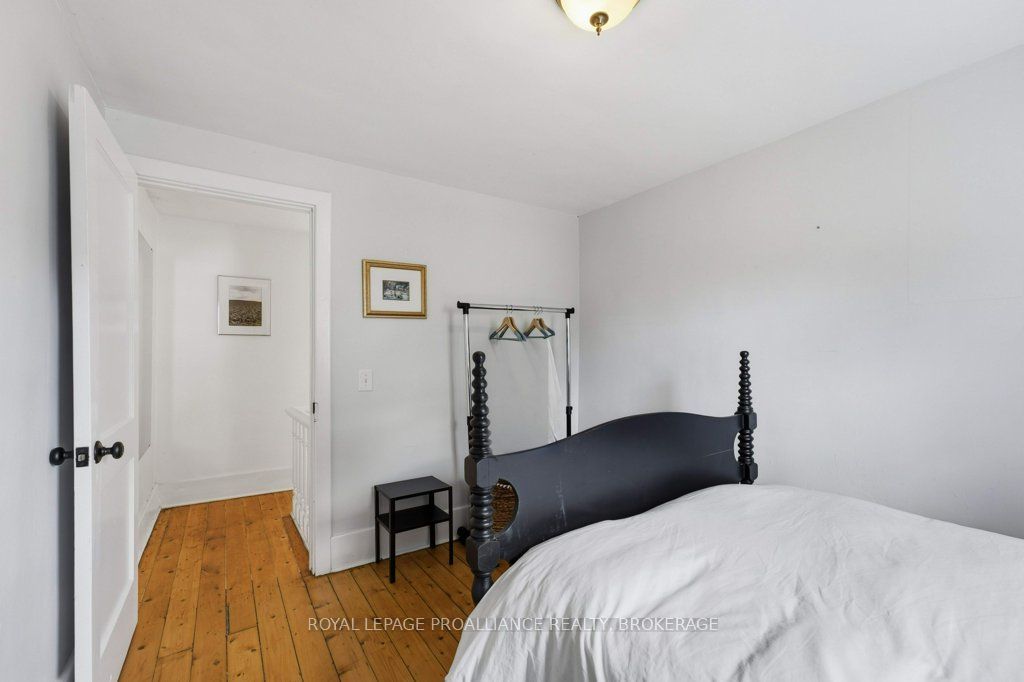 384 Barrie Street Property Photo 16