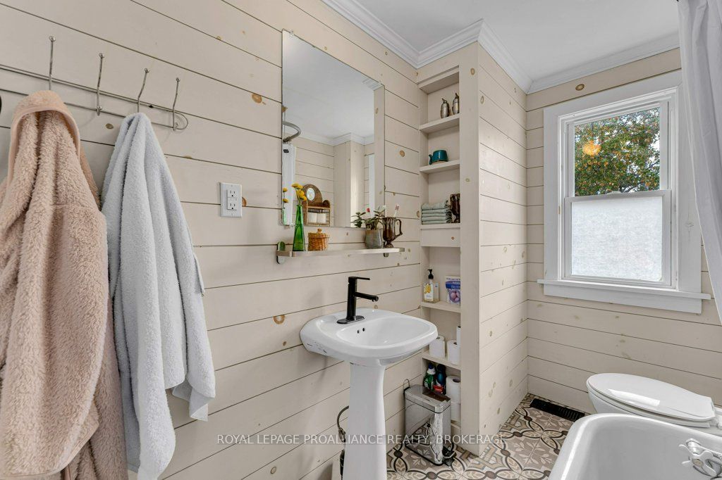 384 Barrie Street Property Photo 21