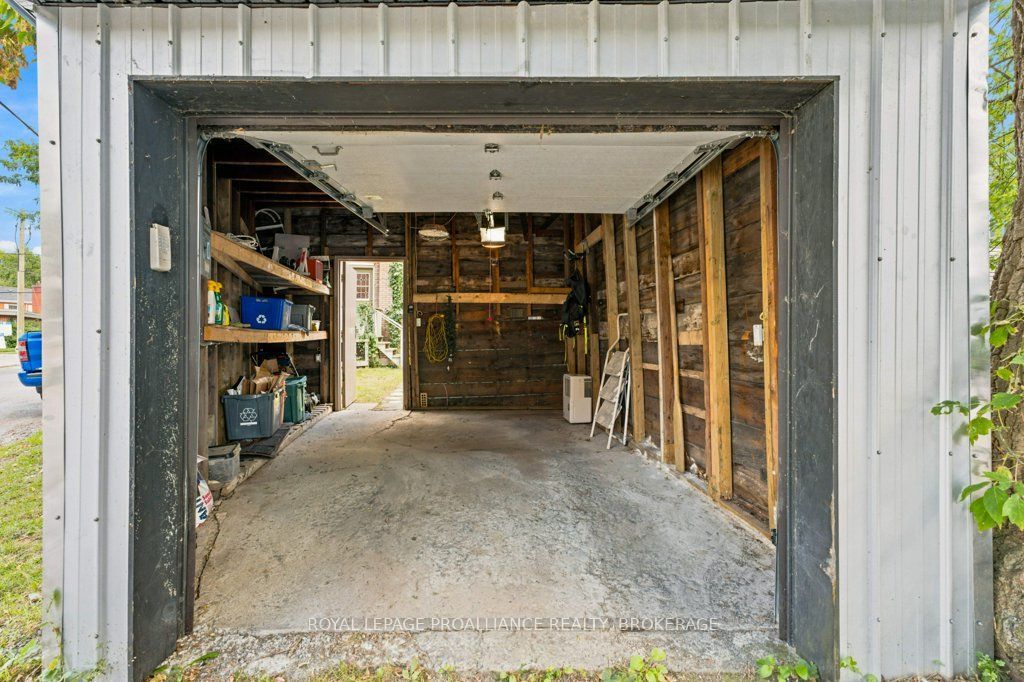 384 Barrie Street Property Photo 28