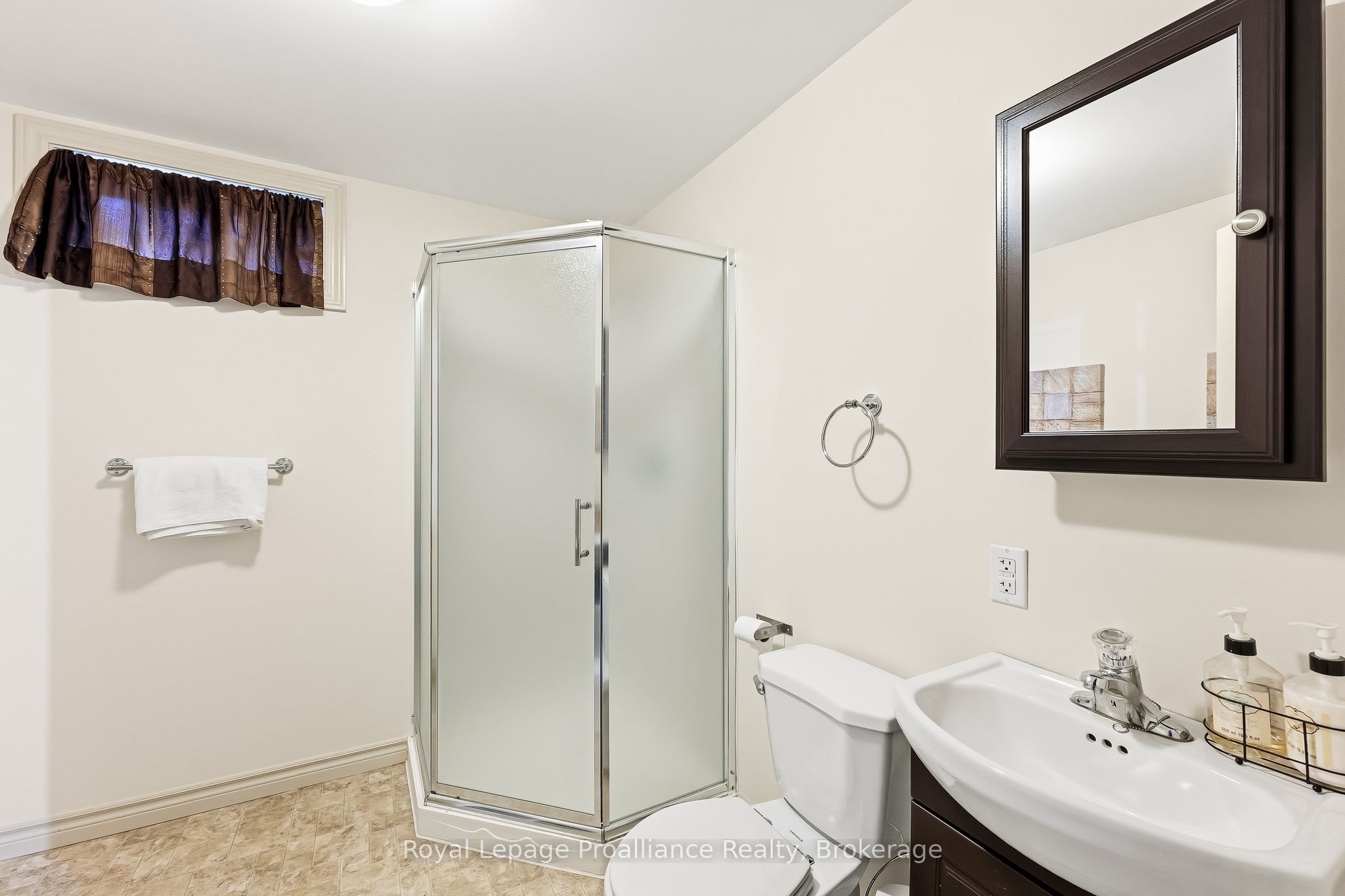 23 Empire Boulevard Property Photo 39