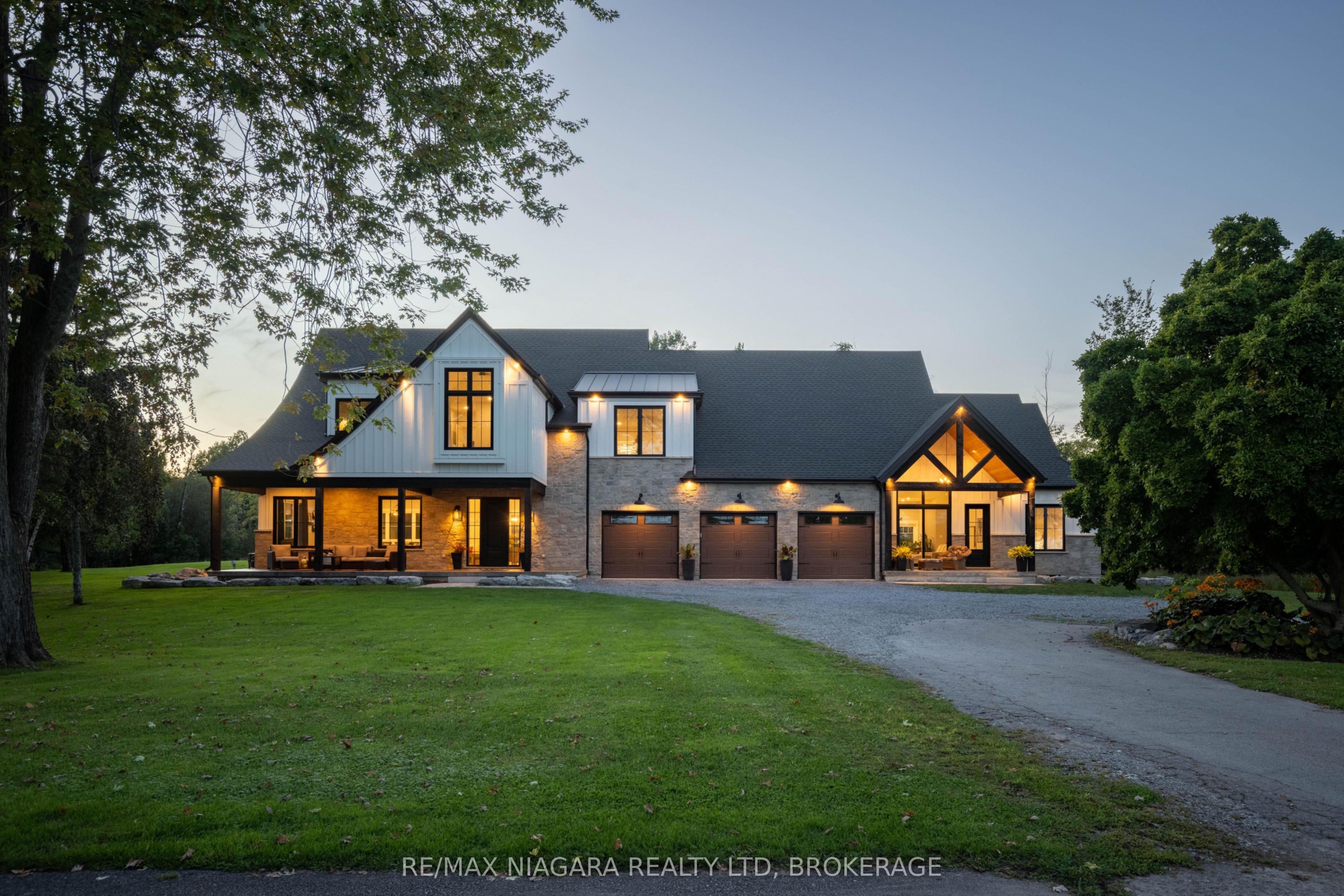 10185 Niagara Parkway Property Photo 1