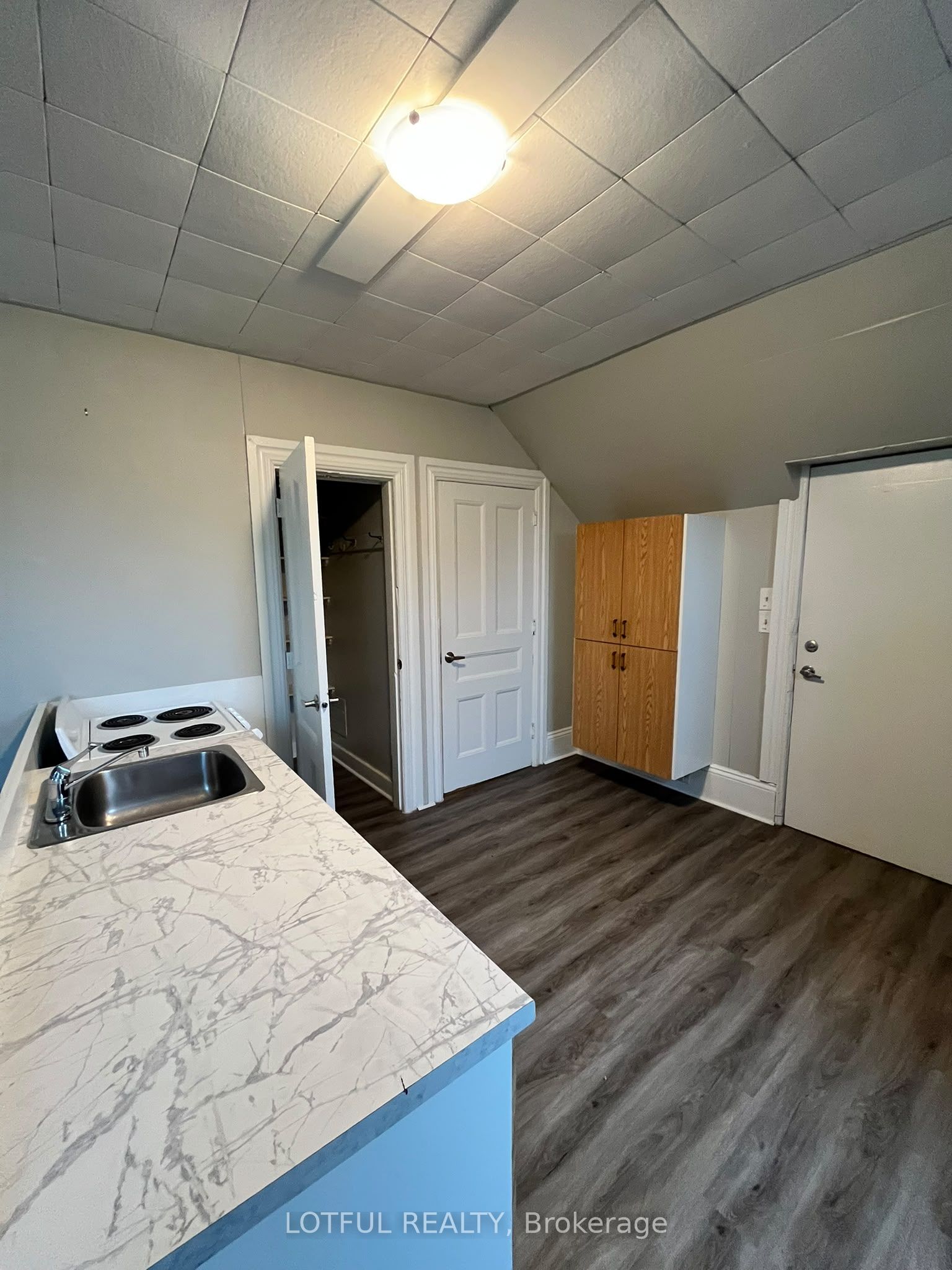 33 Lakeshore Drive 4 Property Photo 3