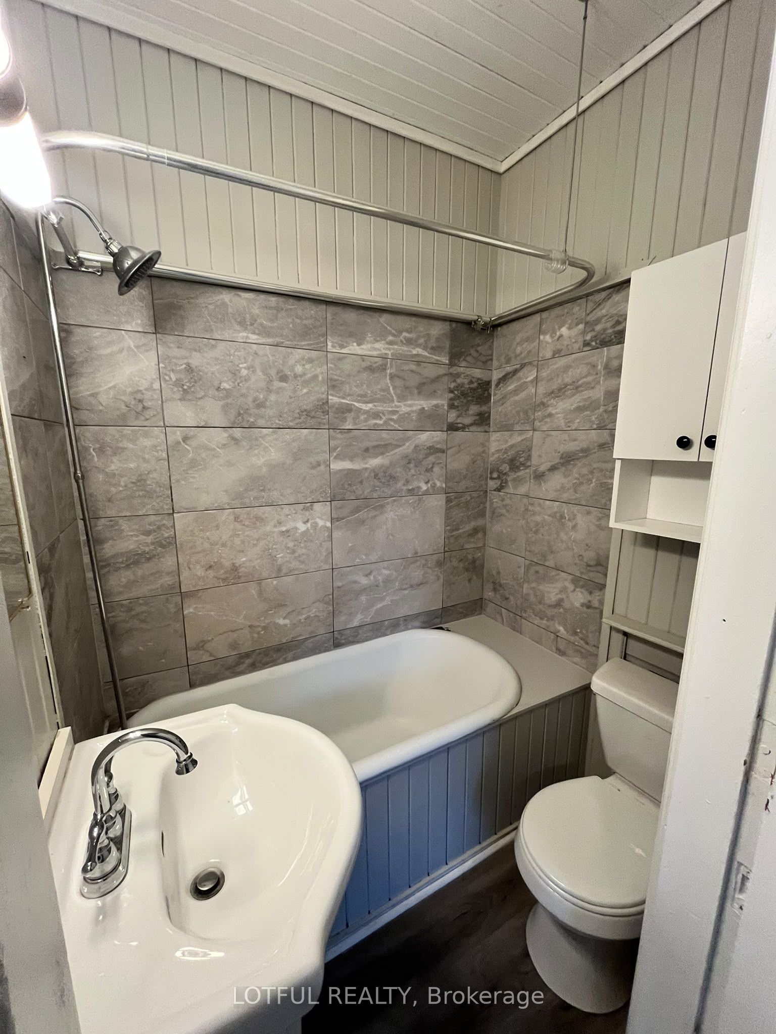 33 Lakeshore Drive 4 Property Photo 9