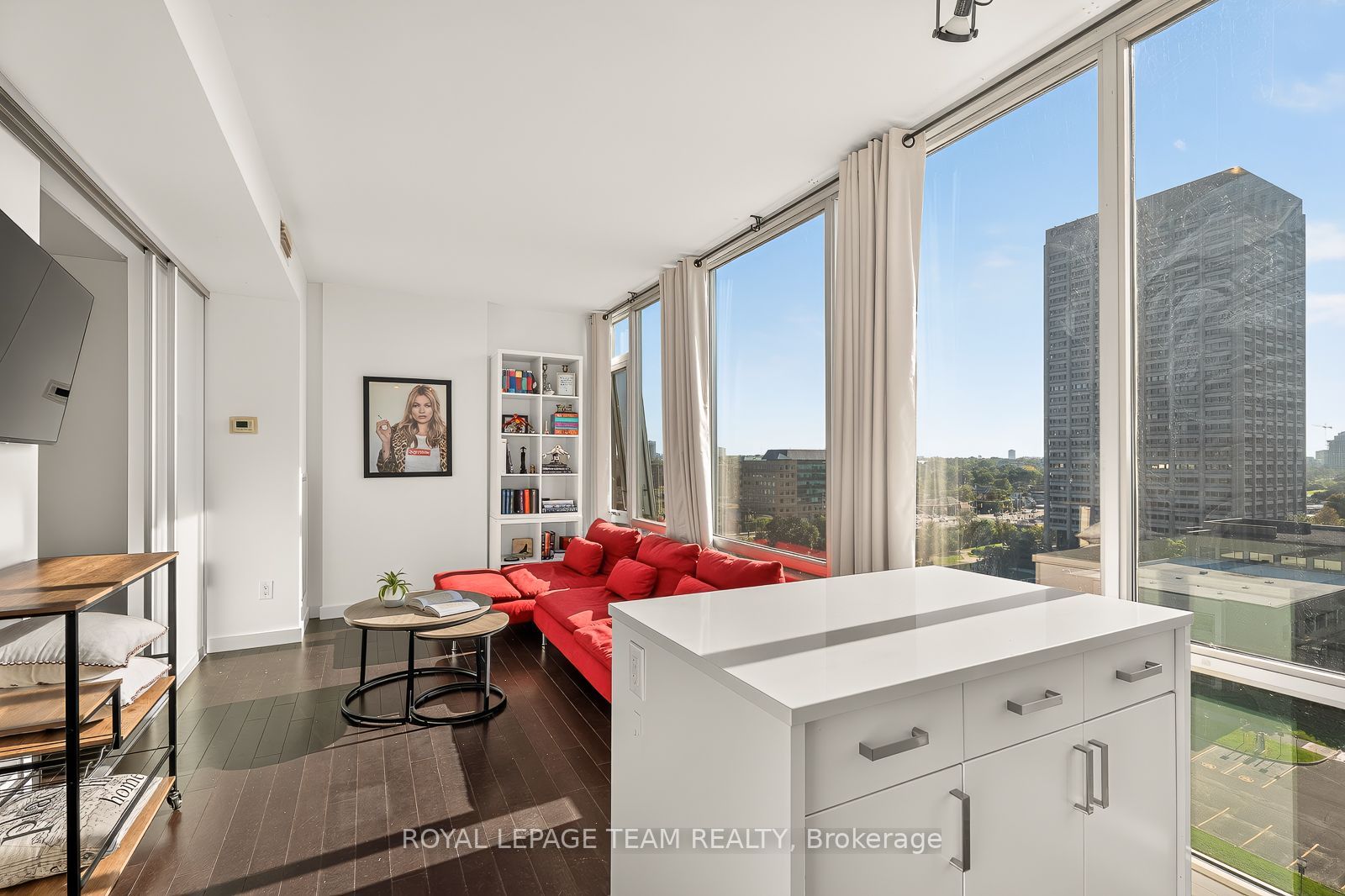 201 Parkdale Avenue 1005 Property Photo 4